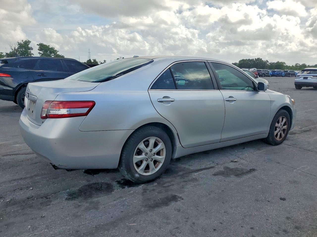 2011 Toyota Camry Le Серебряный vin: 4T1BF3EKXBU123380