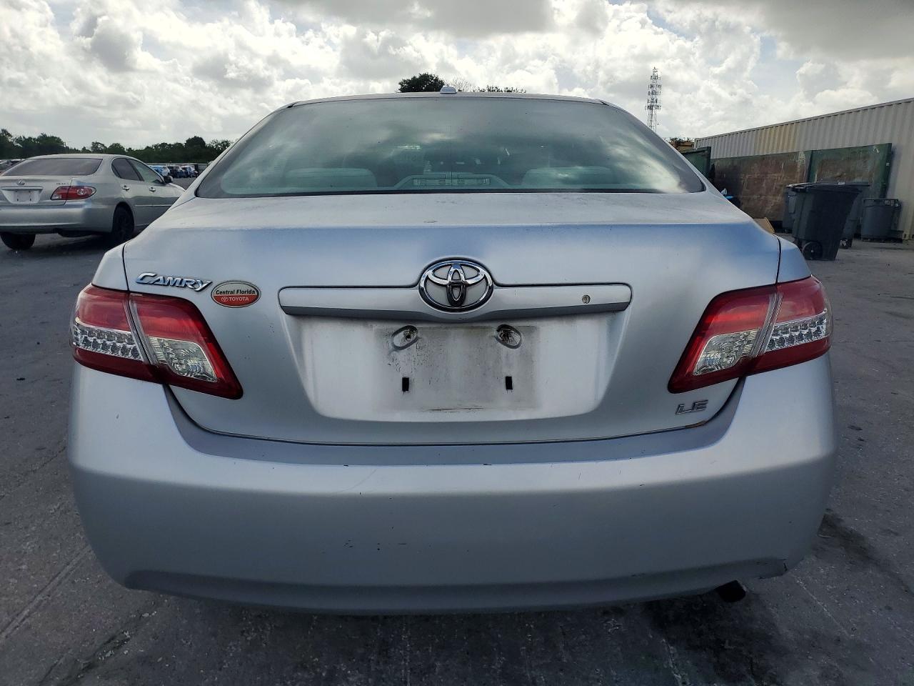 2011 Toyota Camry Le Серебряный vin: 4T1BF3EKXBU123380