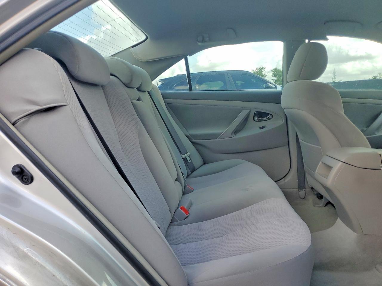 2011 Toyota Camry Le Серебряный vin: 4T1BF3EKXBU123380