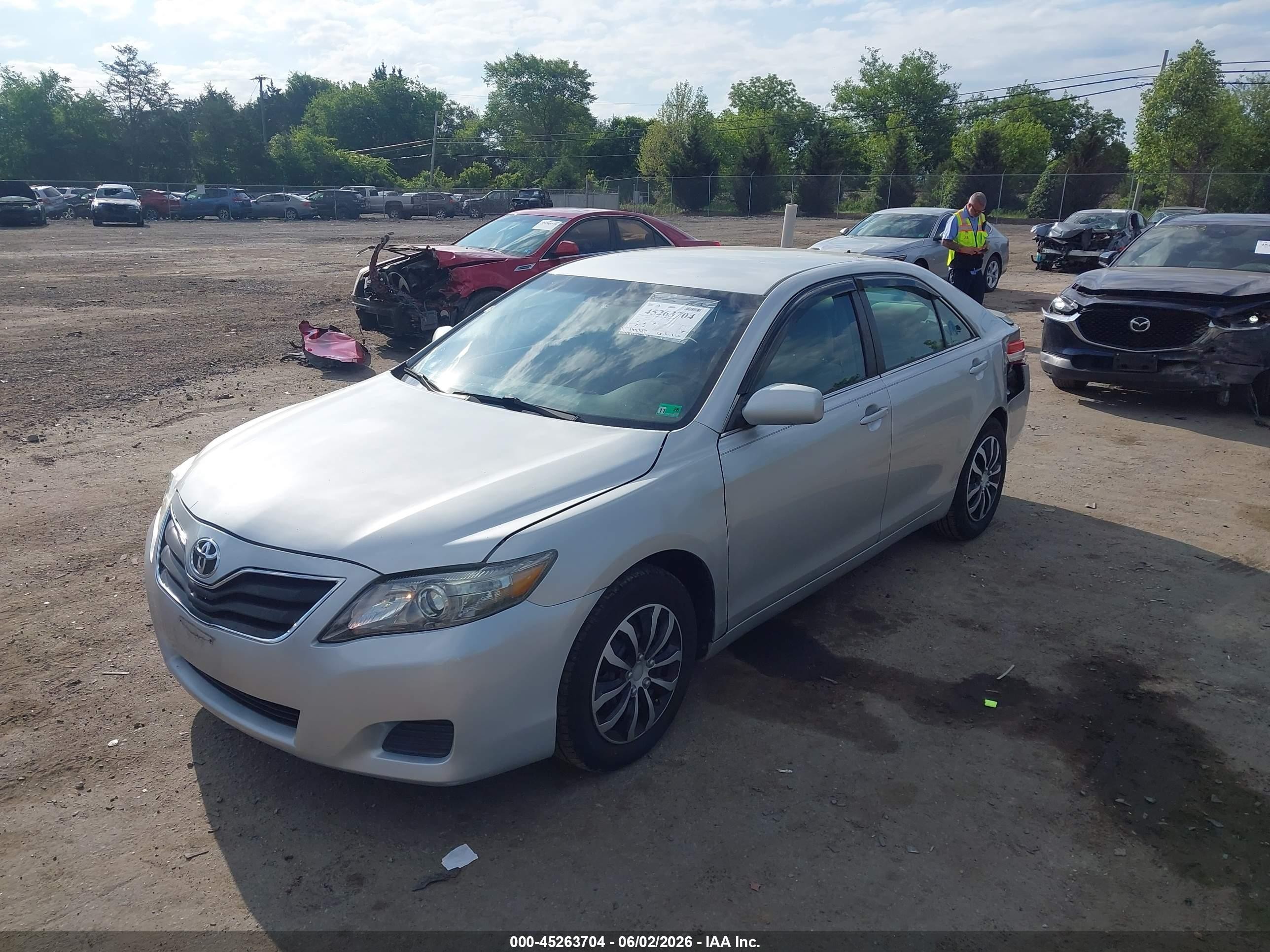 2011 Toyota Camry Le Silver vin: 4T1BF3EKXBU144309