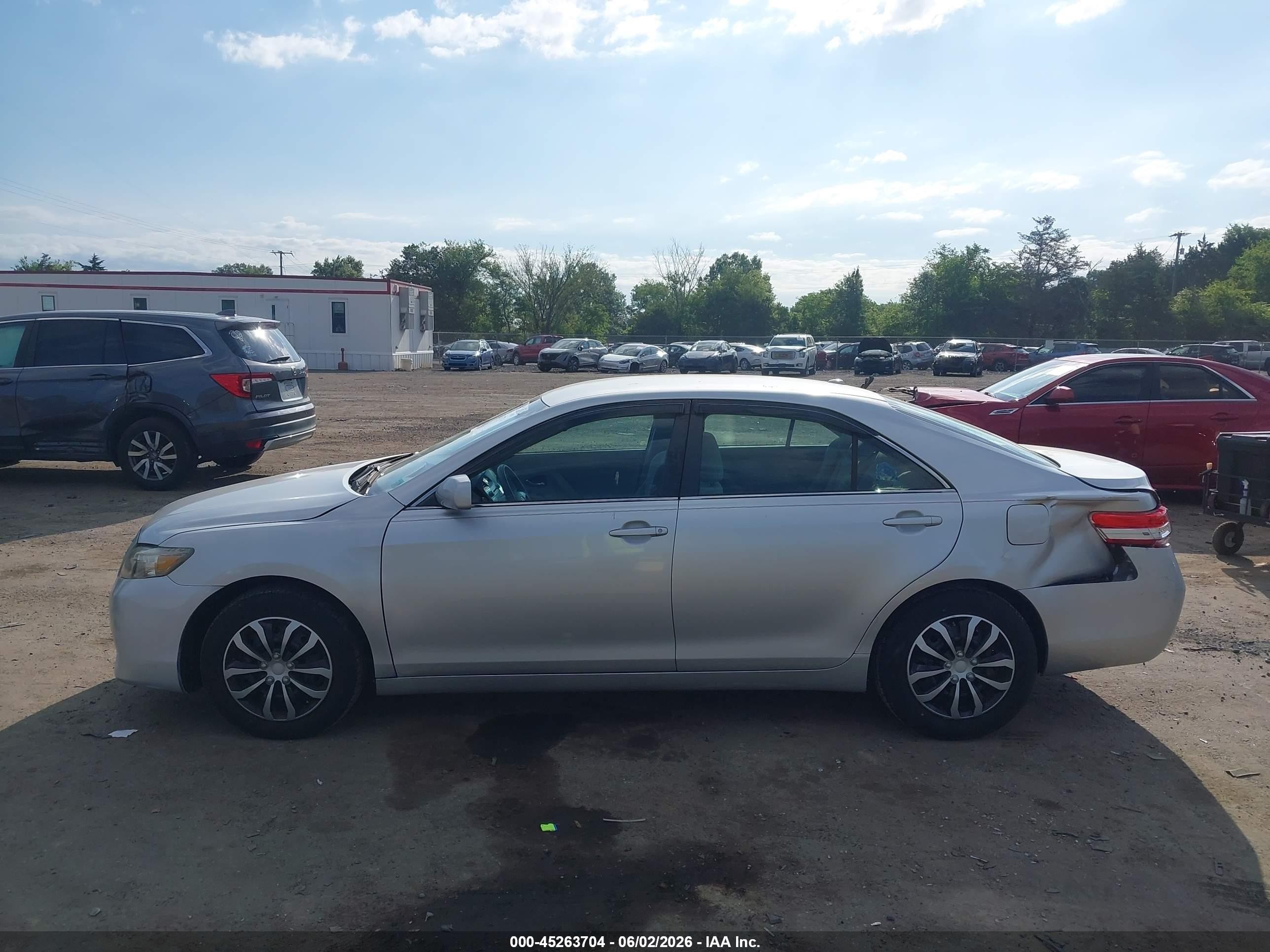2011 Toyota Camry Le Silver vin: 4T1BF3EKXBU144309