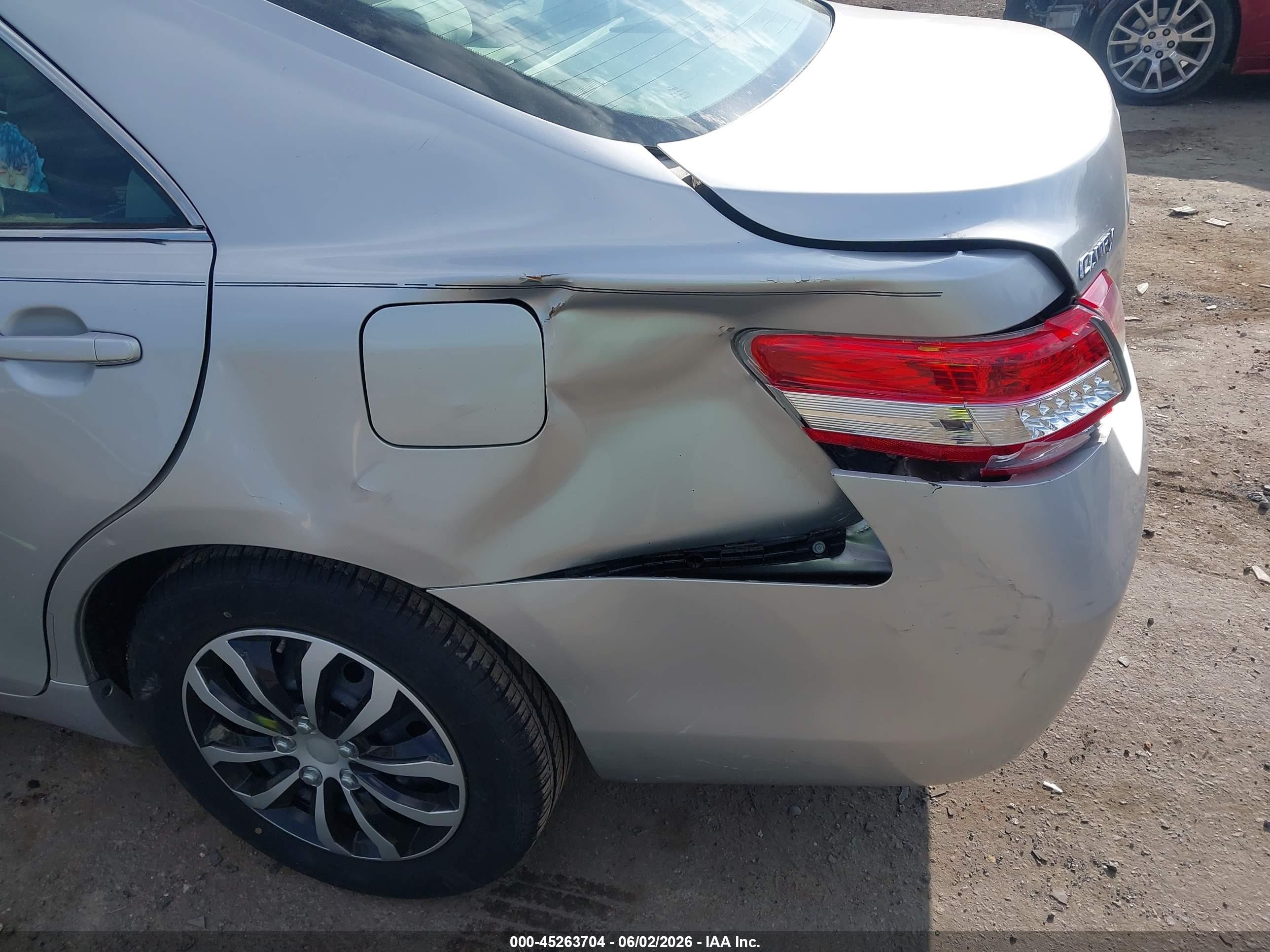 2011 Toyota Camry Le Silver vin: 4T1BF3EKXBU144309