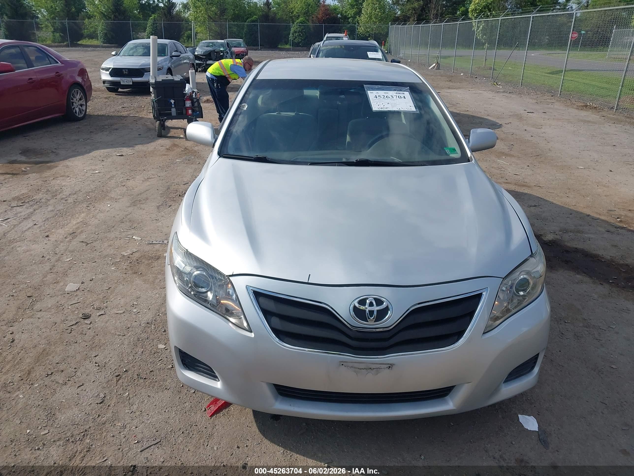 2011 Toyota Camry Le Silver vin: 4T1BF3EKXBU144309
