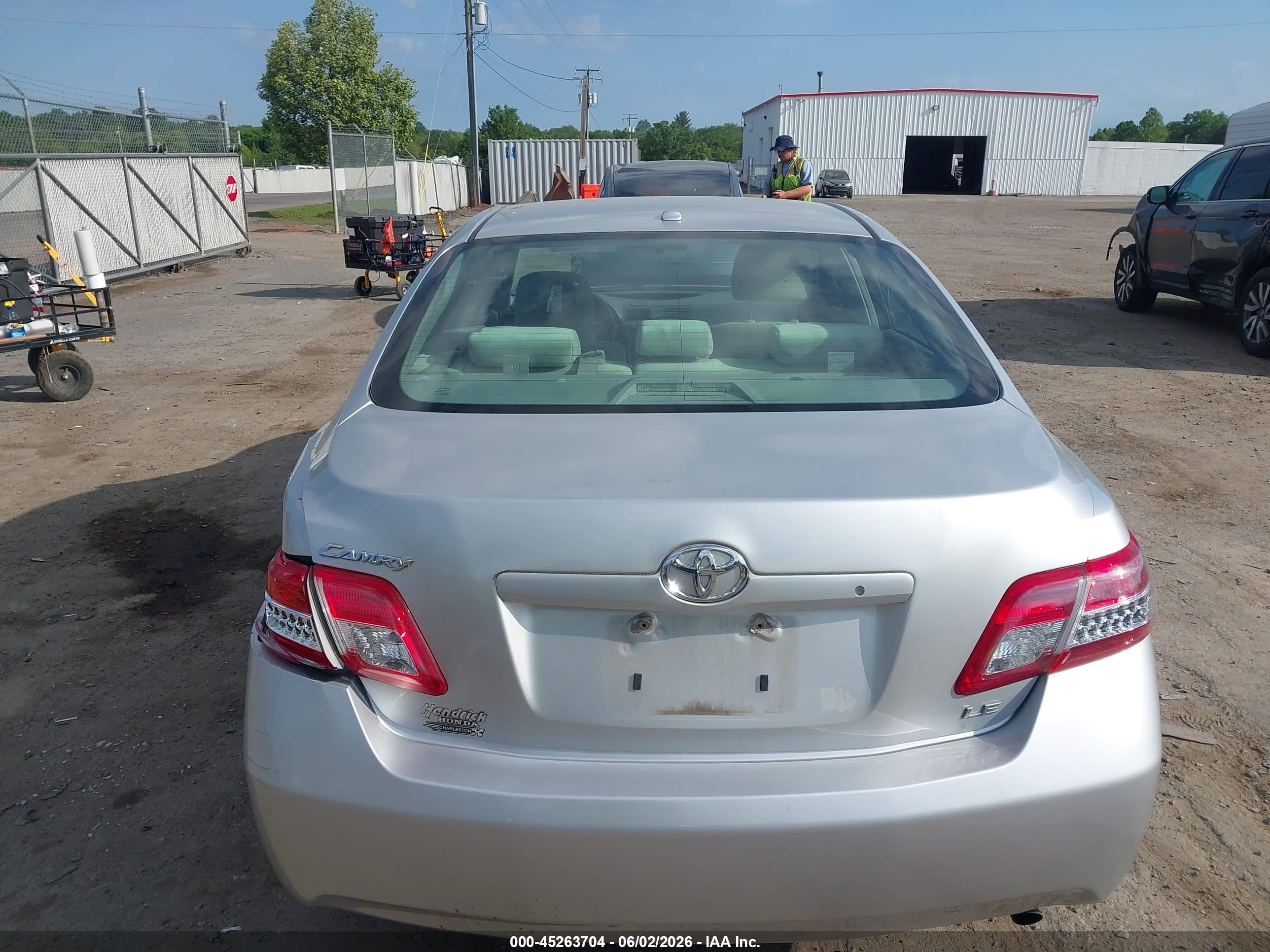 2011 Toyota Camry Le Silver vin: 4T1BF3EKXBU144309