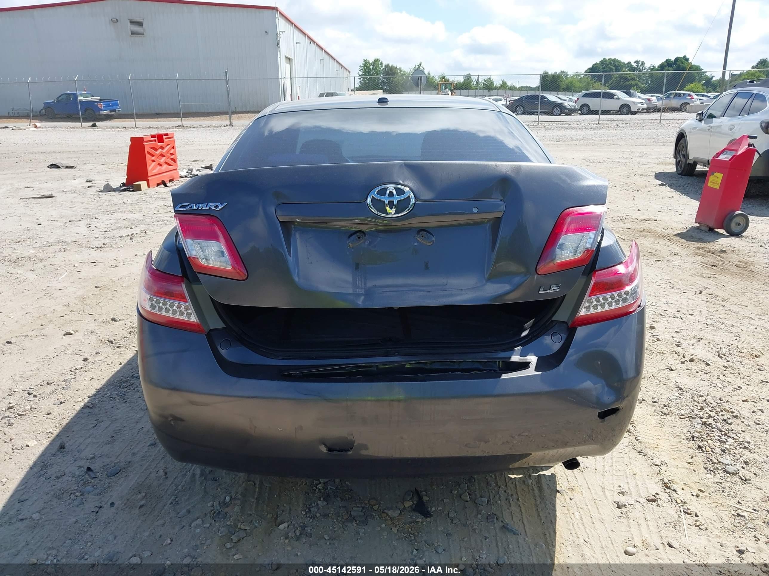 2011 Toyota Camry Le Gray vin: 4T1BF3EKXBU161871