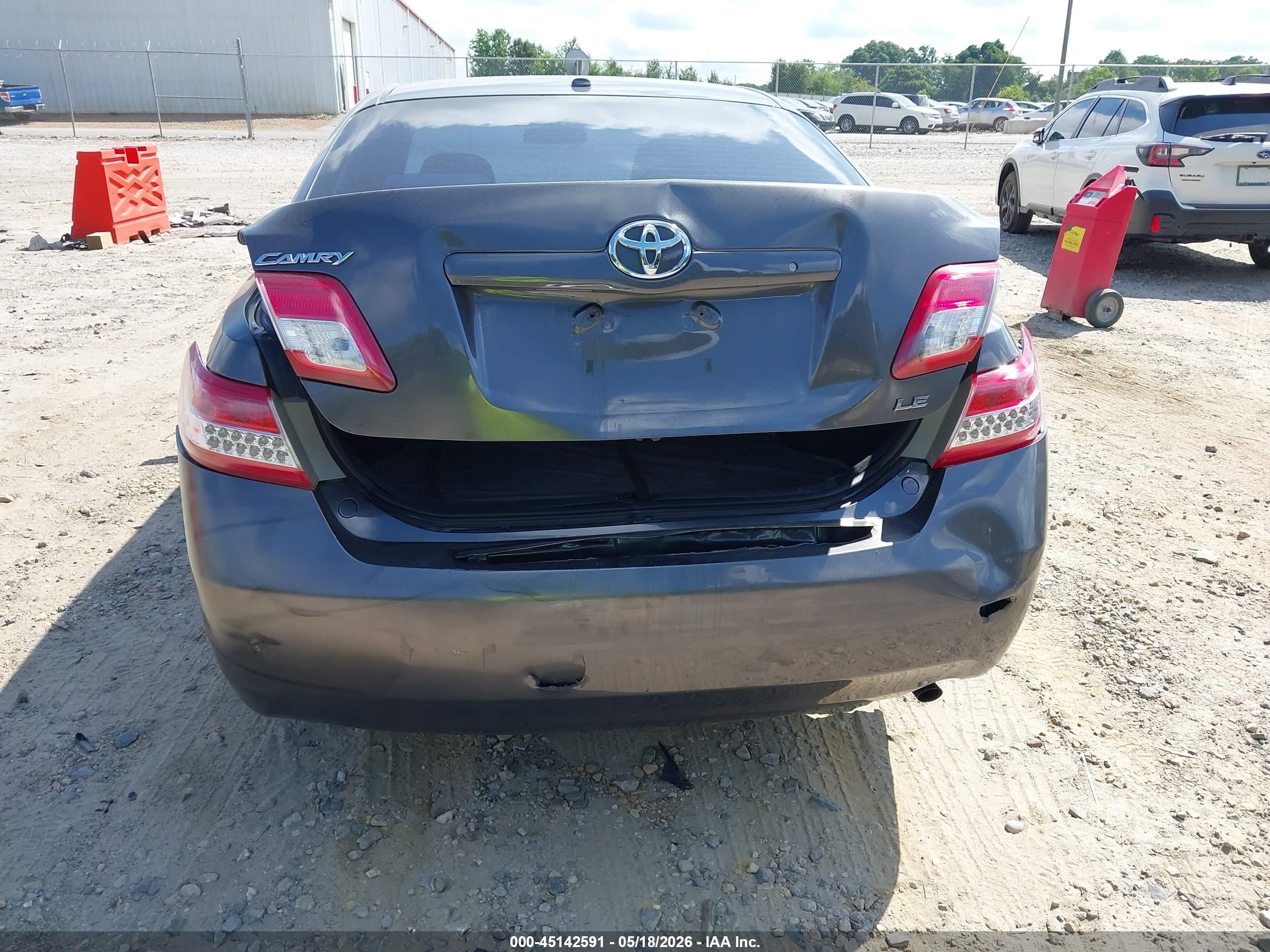 2011 Toyota Camry Le Gray vin: 4T1BF3EKXBU161871
