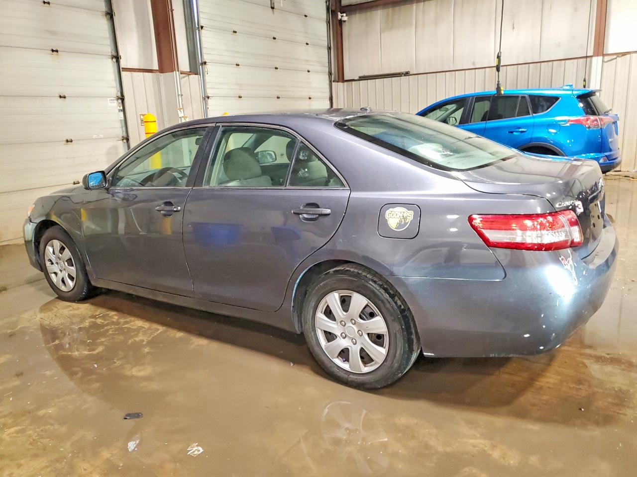 2011 Toyota Camry Le Gray vin: 4T1BF3EKXBU165581