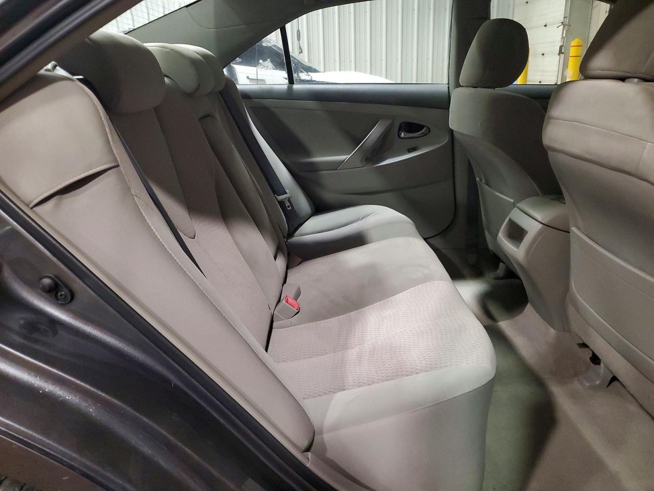 2011 Toyota Camry Le Gray vin: 4T1BF3EKXBU165581