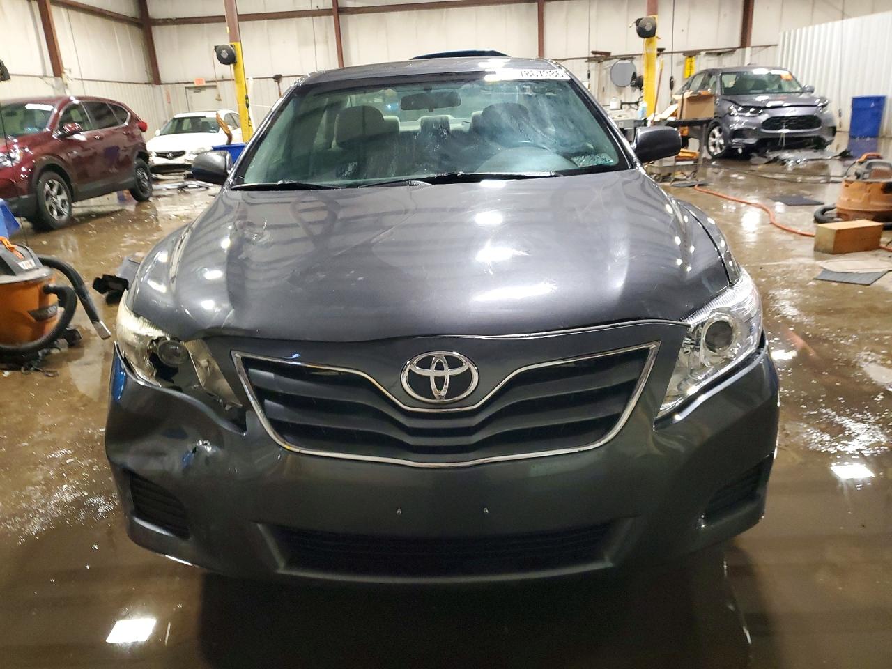 2011 Toyota Camry Le Gray vin: 4T1BF3EKXBU165581