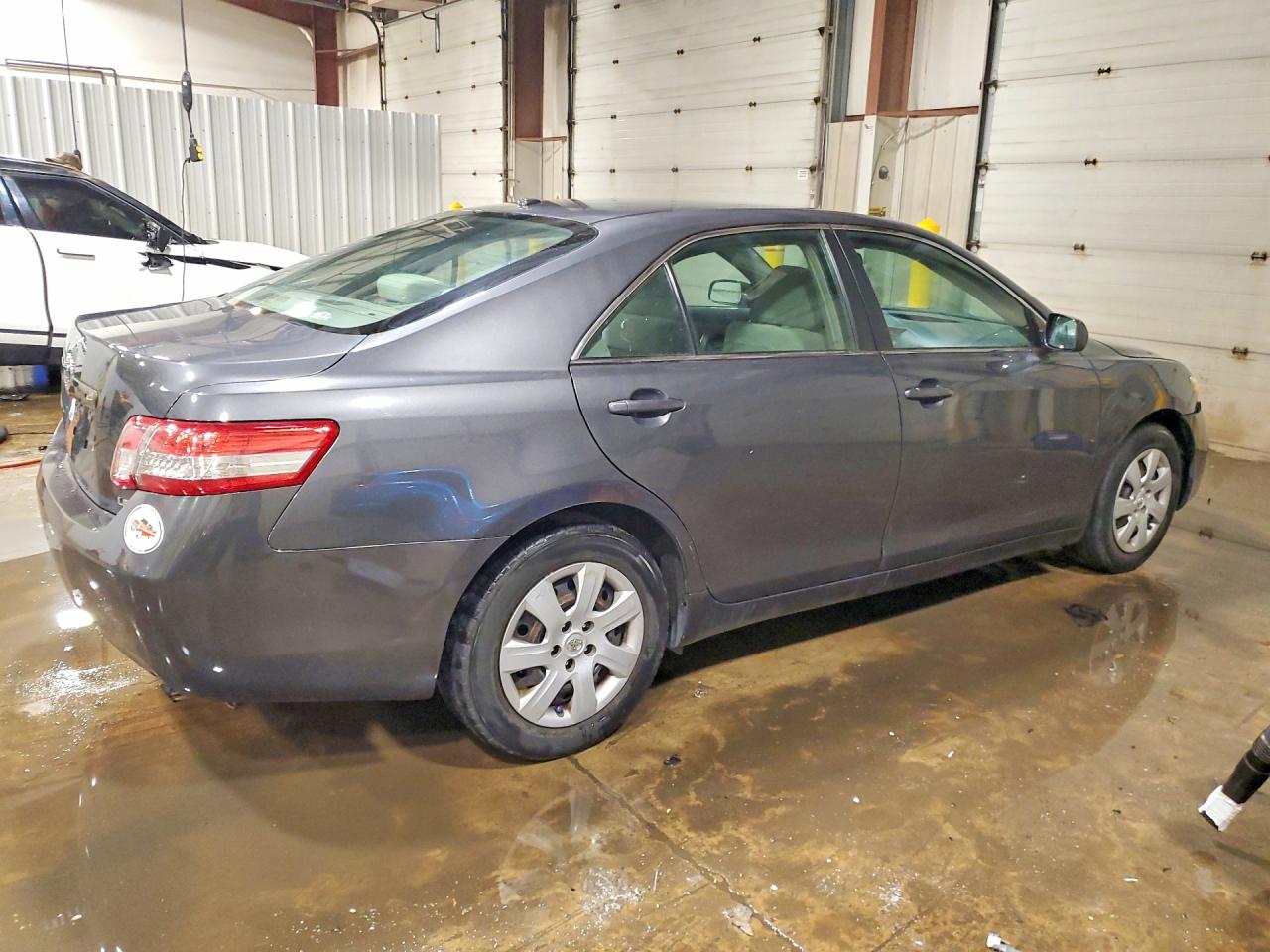 2011 Toyota Camry Le Gray vin: 4T1BF3EKXBU165581