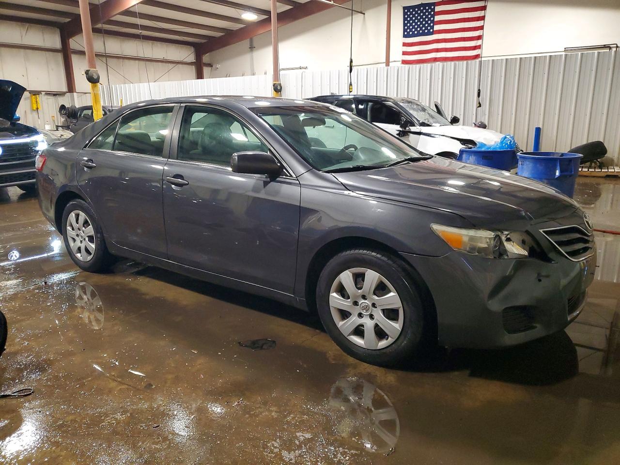 2011 Toyota Camry Le Gray vin: 4T1BF3EKXBU165581