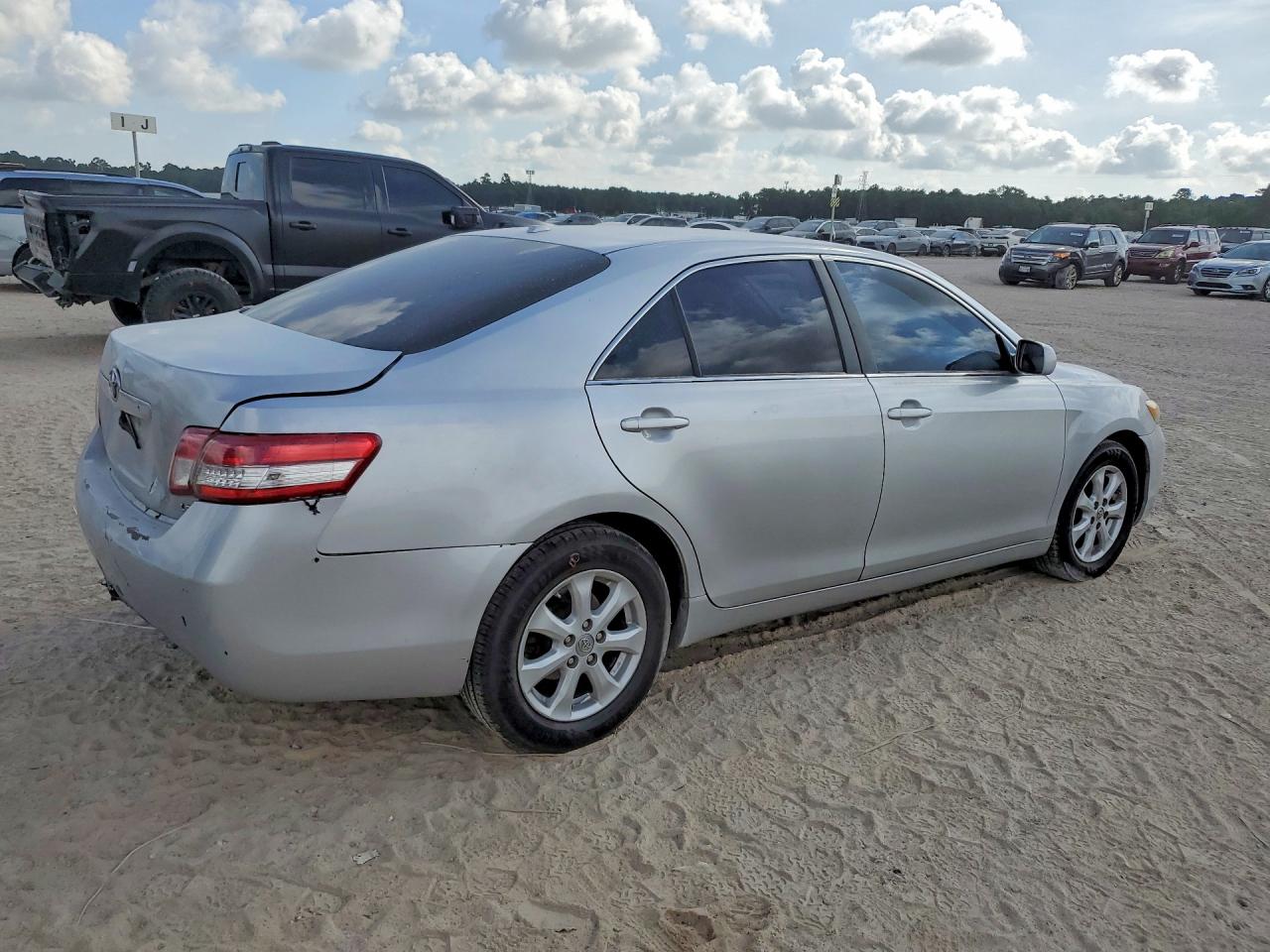 2011 Toyota Camry Le Silver vin: 4T1BF3EKXBU167363