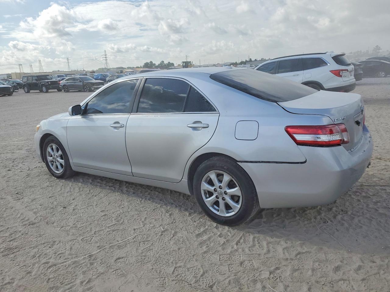2011 Toyota Camry Le Silver vin: 4T1BF3EKXBU167363