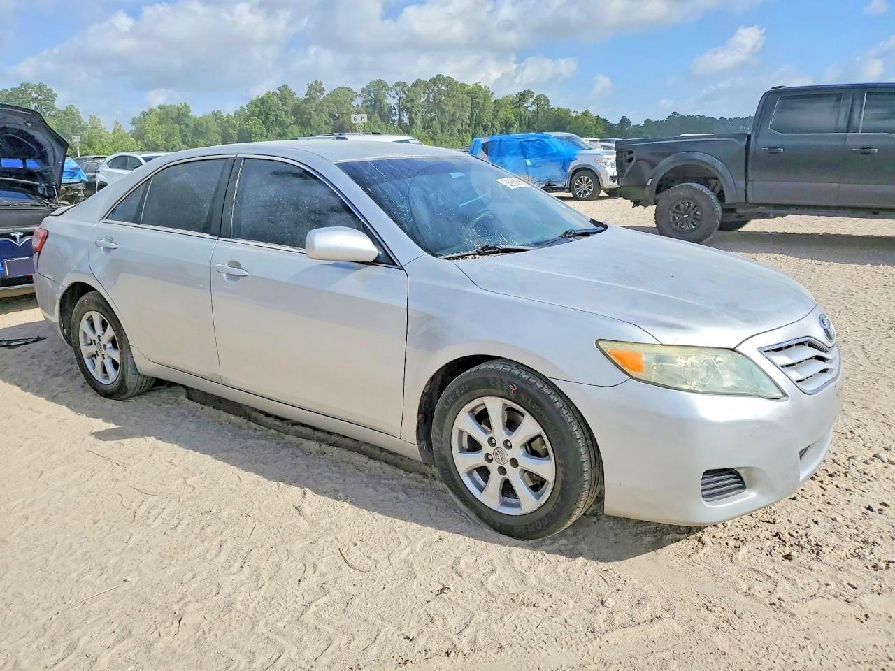 2011 Toyota Camry Le Silver vin: 4T1BF3EKXBU167363