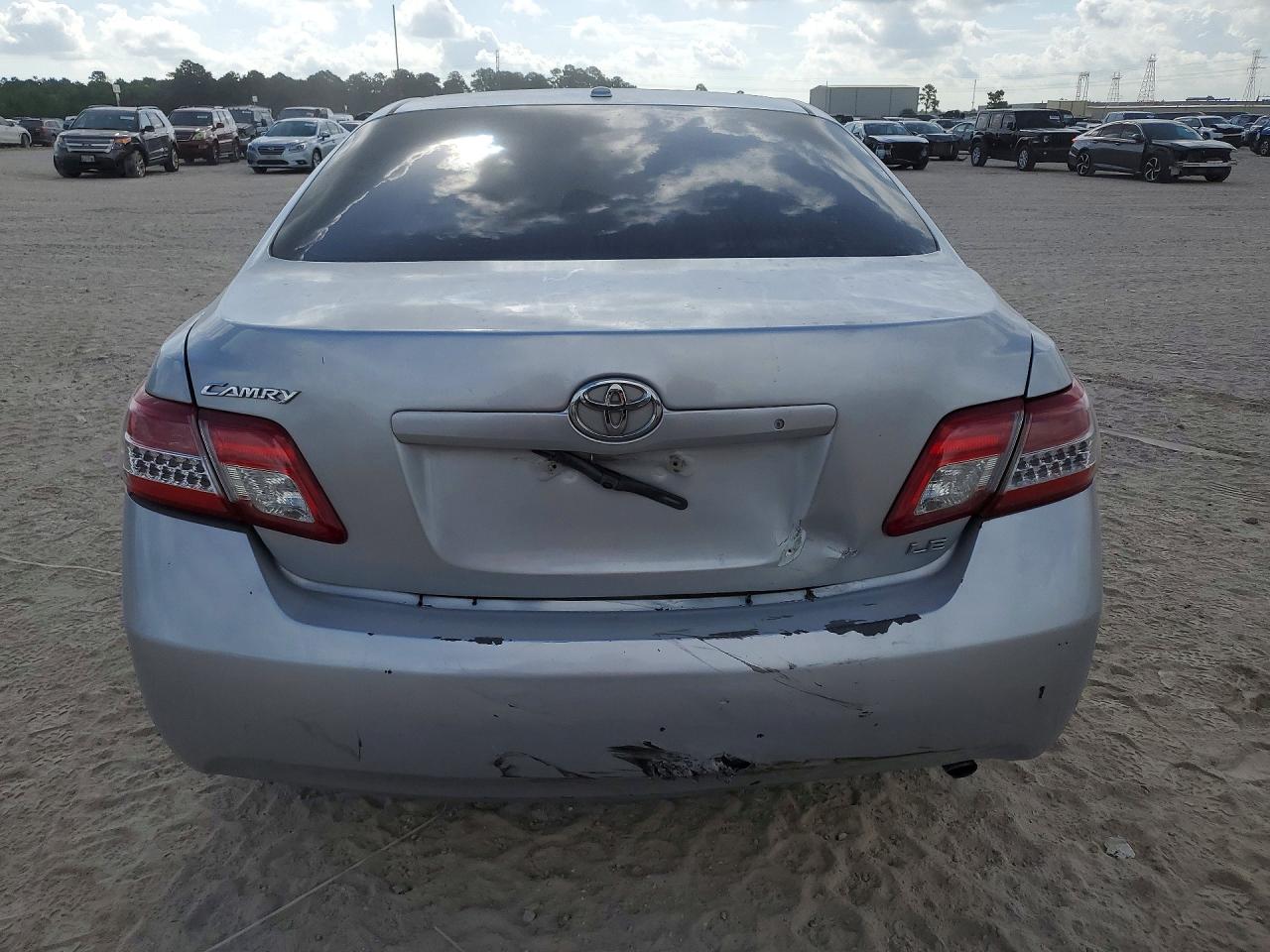 2011 Toyota Camry Le Silver vin: 4T1BF3EKXBU167363