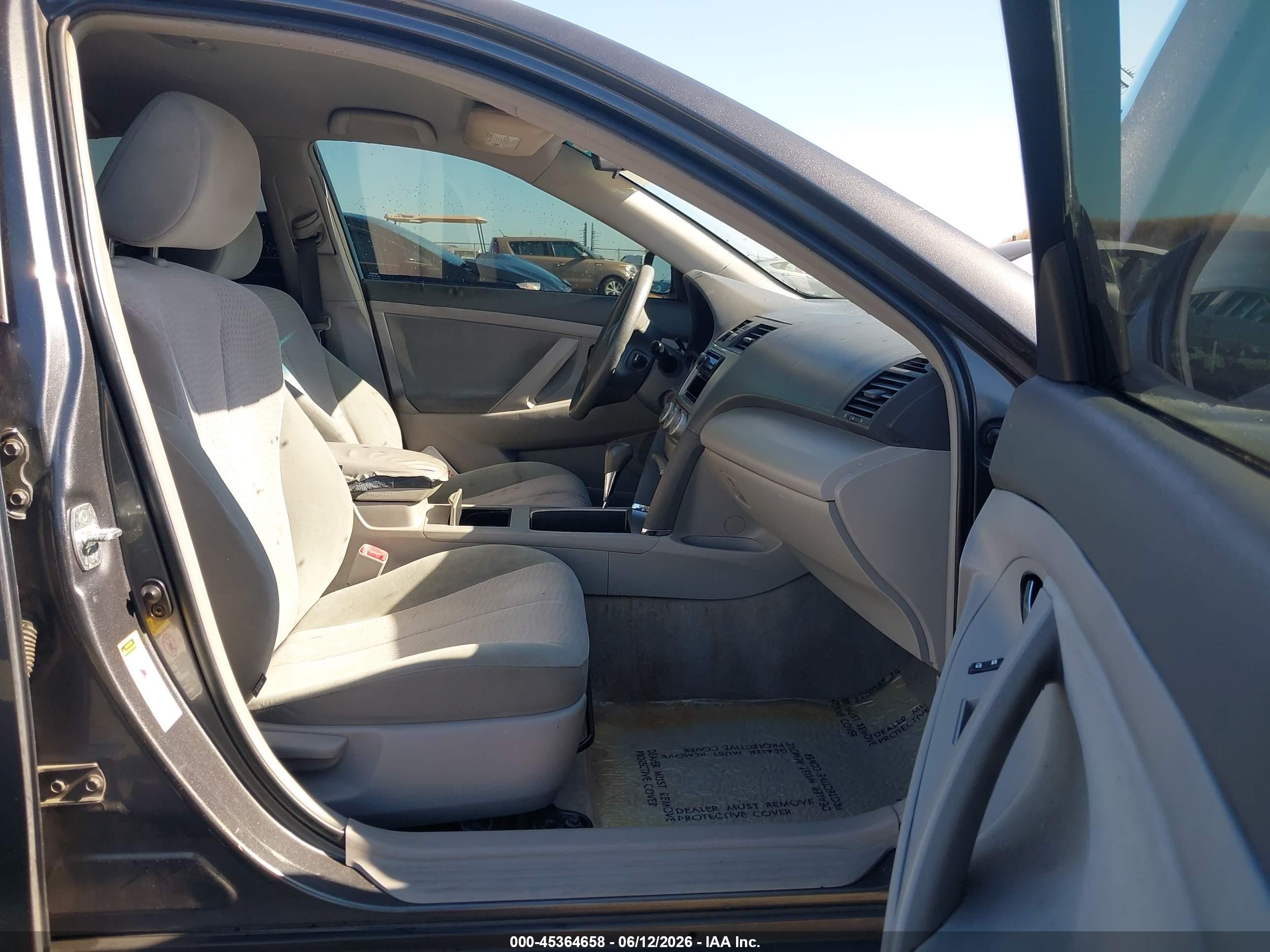 2011 Toyota Camry Le Gray vin: 4T1BF3EKXBU170618