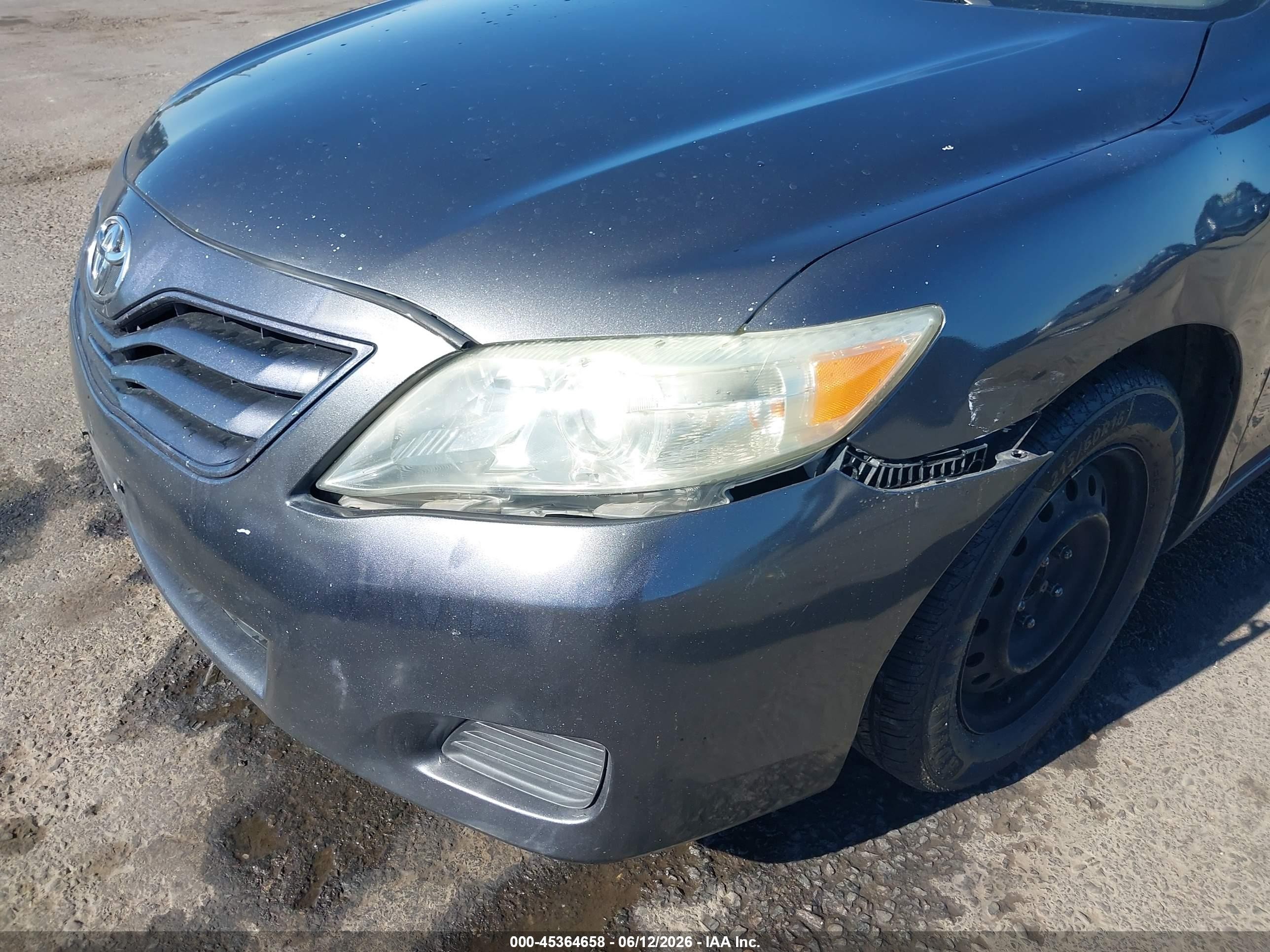 2011 Toyota Camry Le Gray vin: 4T1BF3EKXBU170618