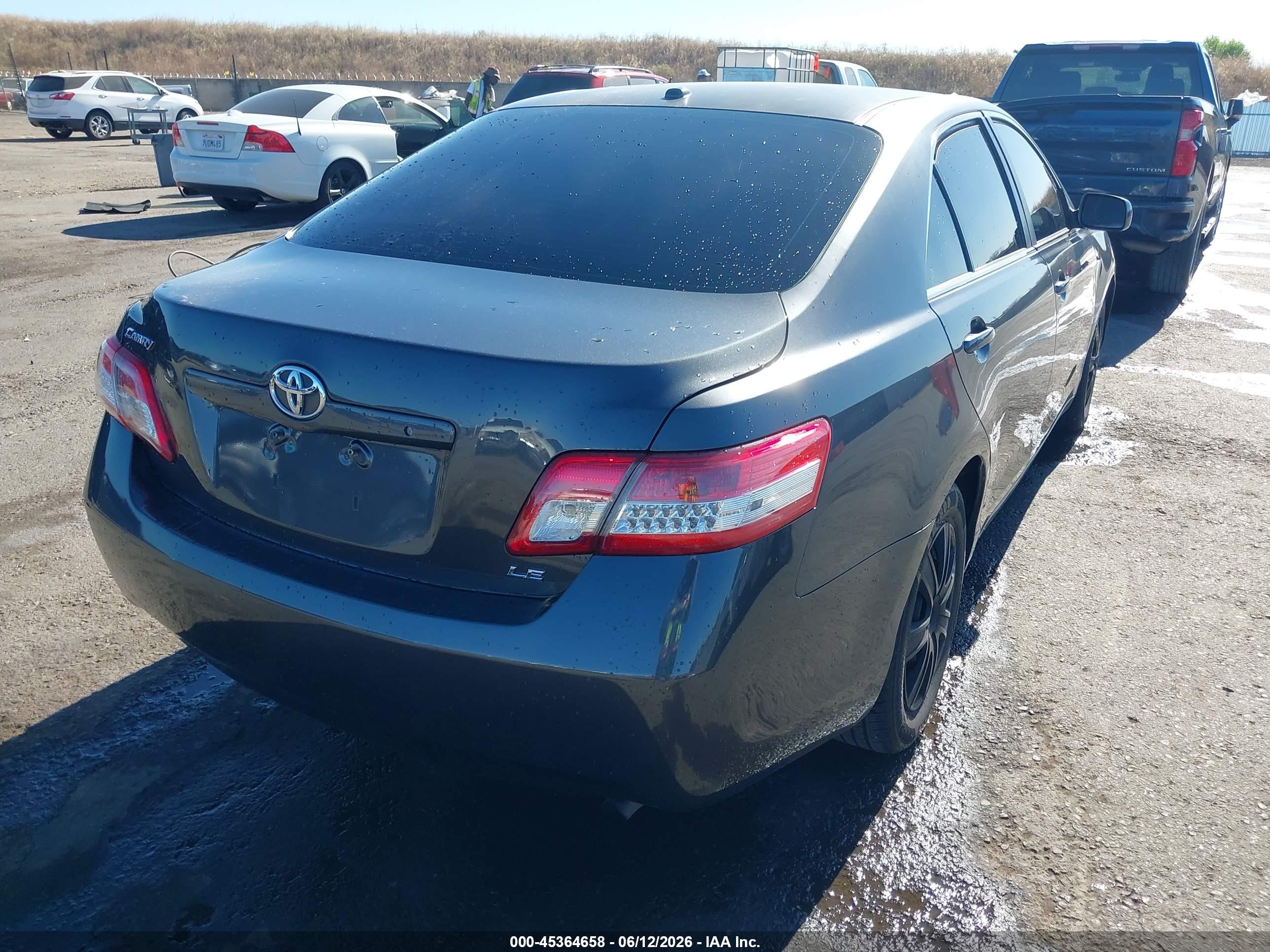 2011 Toyota Camry Le Gray vin: 4T1BF3EKXBU170618