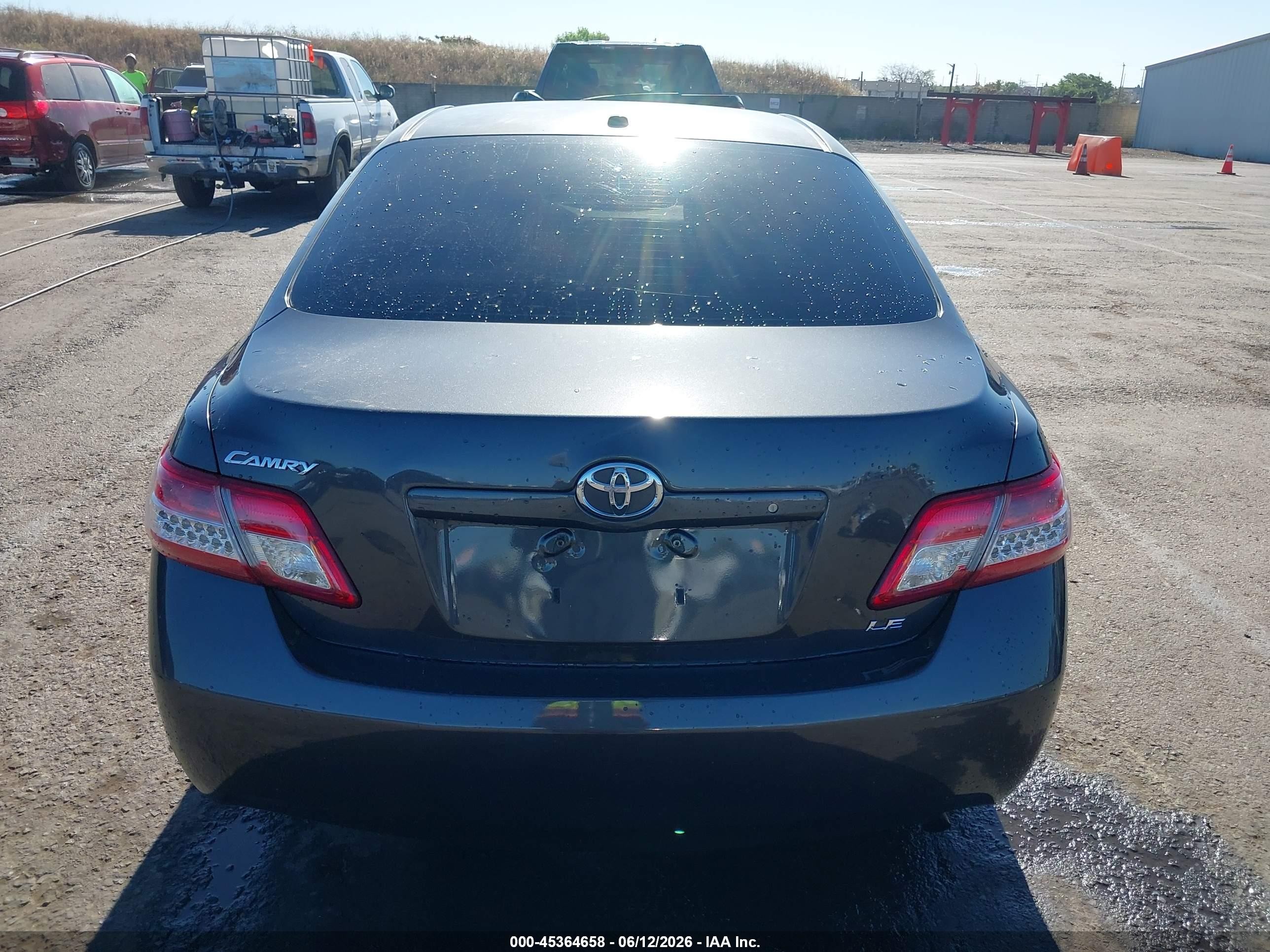2011 Toyota Camry Le Gray vin: 4T1BF3EKXBU170618