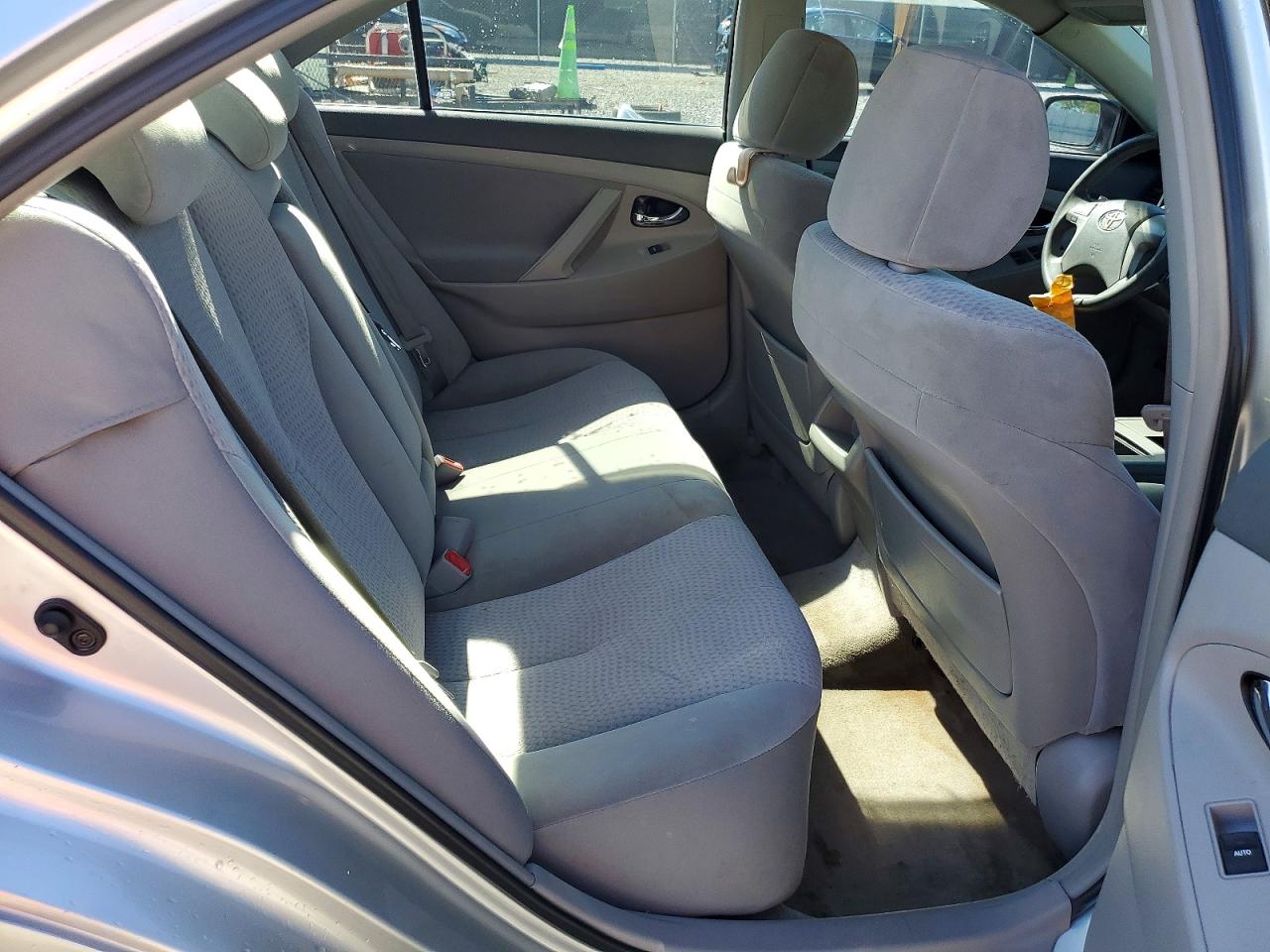 2011 Toyota Camry Le Silver vin: 4T1BF3EKXBU178590