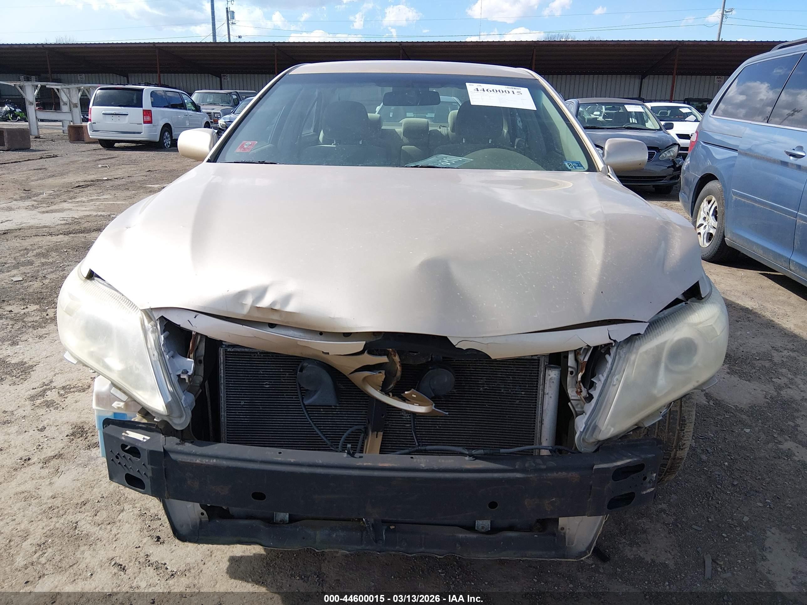 2011 Toyota Camry Le Champagne vin: 4T1BF3EKXBU189122