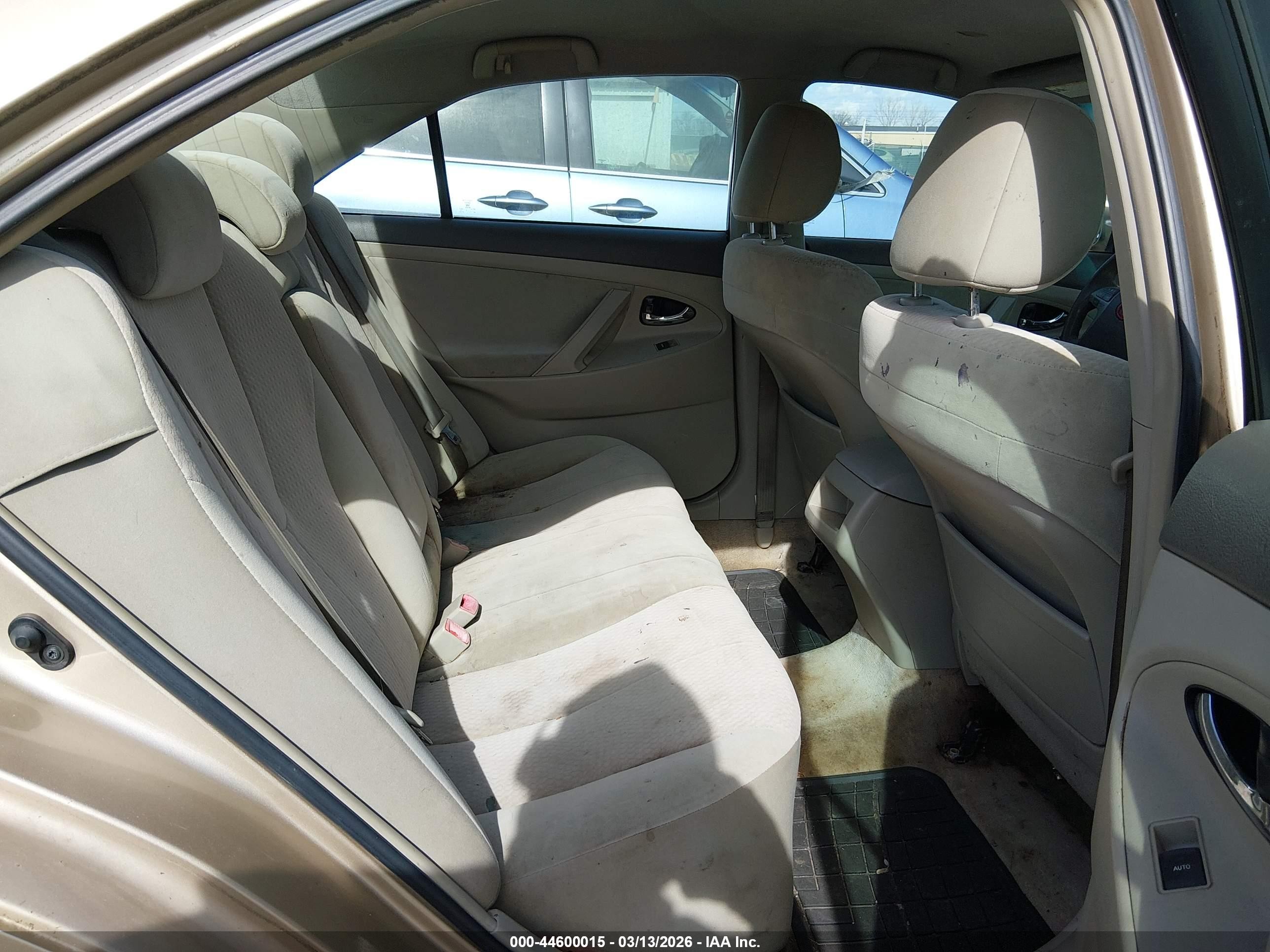 2011 Toyota Camry Le Champagne vin: 4T1BF3EKXBU189122