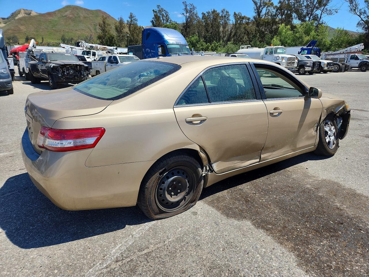 2011 Toyota Camry Le Cream vin: 4T1BF3EKXBU190321