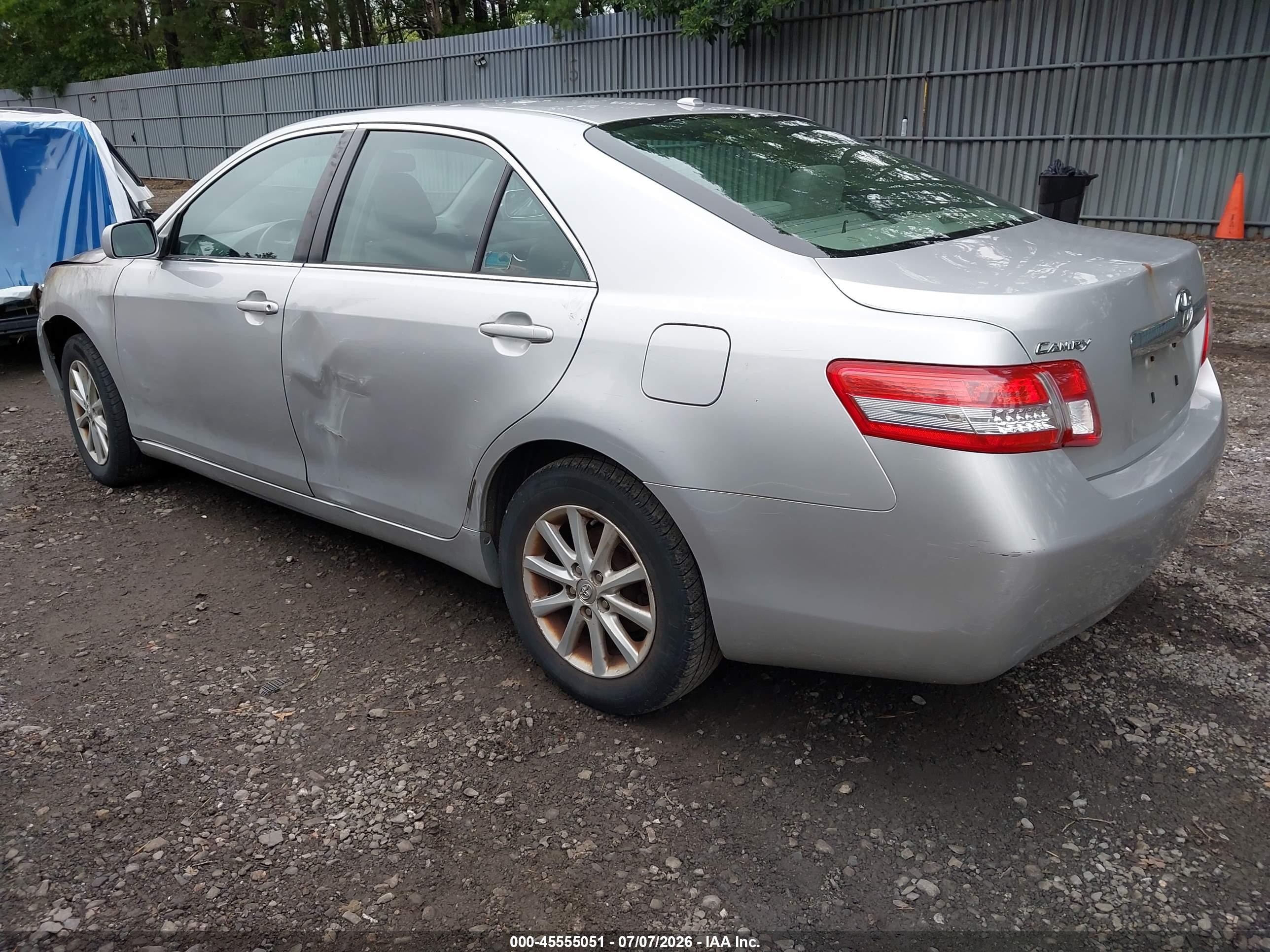 2011 Toyota Camry Xle Silver vin: 4T1BF3EKXBU193896