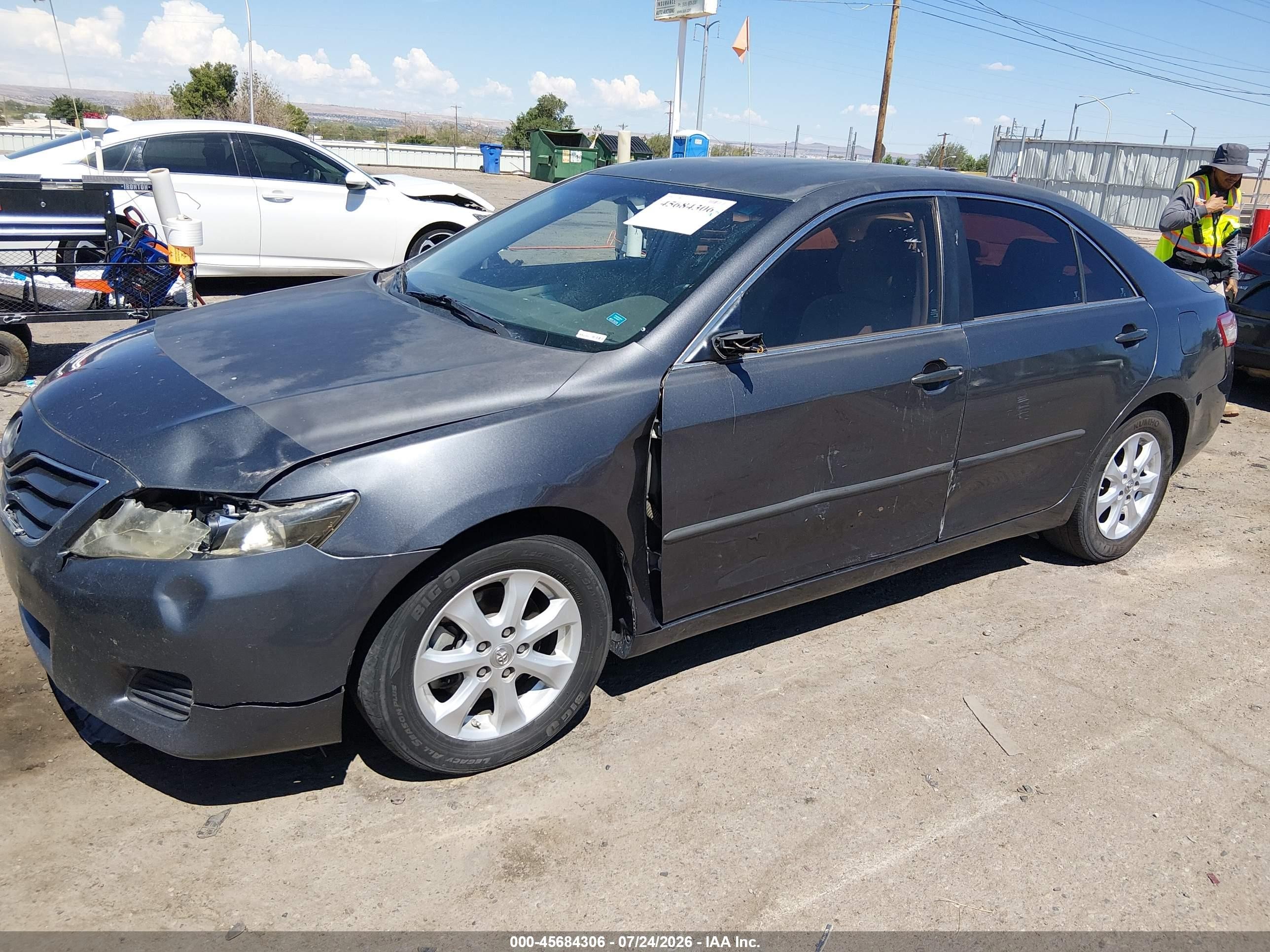 2011 Toyota Camry Le Gray vin: 4T1BF3EKXBU203973