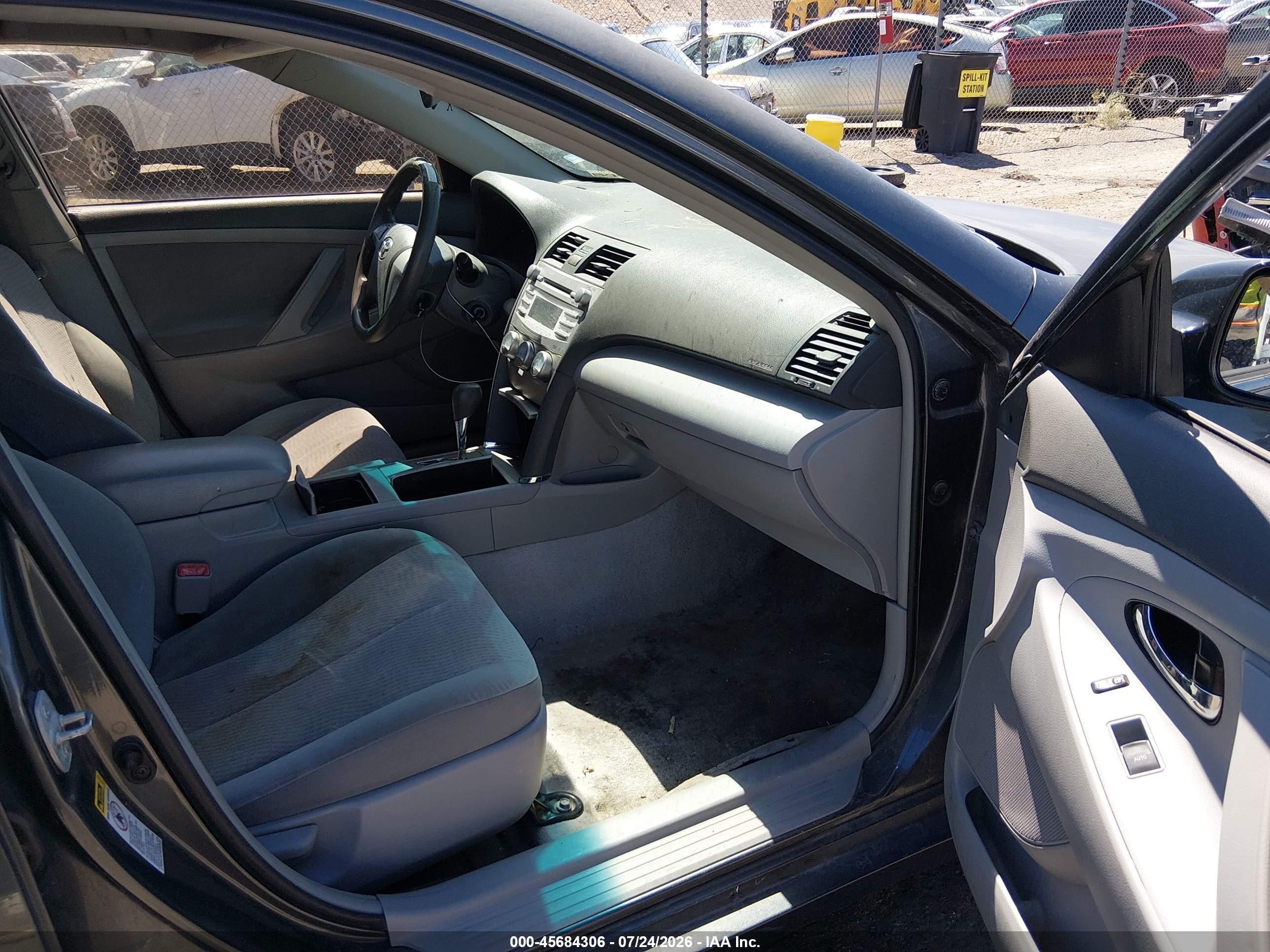 2011 Toyota Camry Le Gray vin: 4T1BF3EKXBU203973