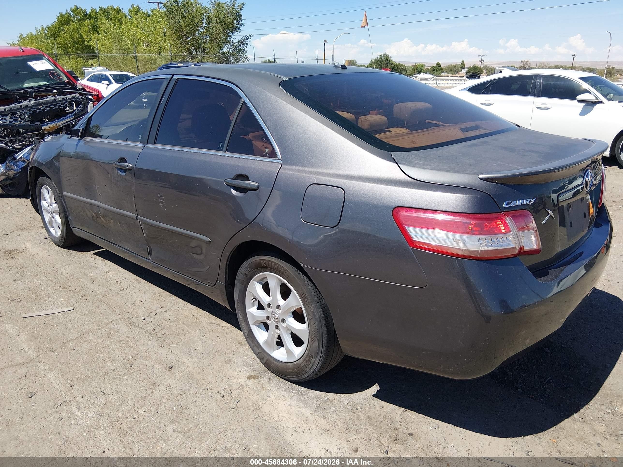 2011 Toyota Camry Le Gray vin: 4T1BF3EKXBU203973