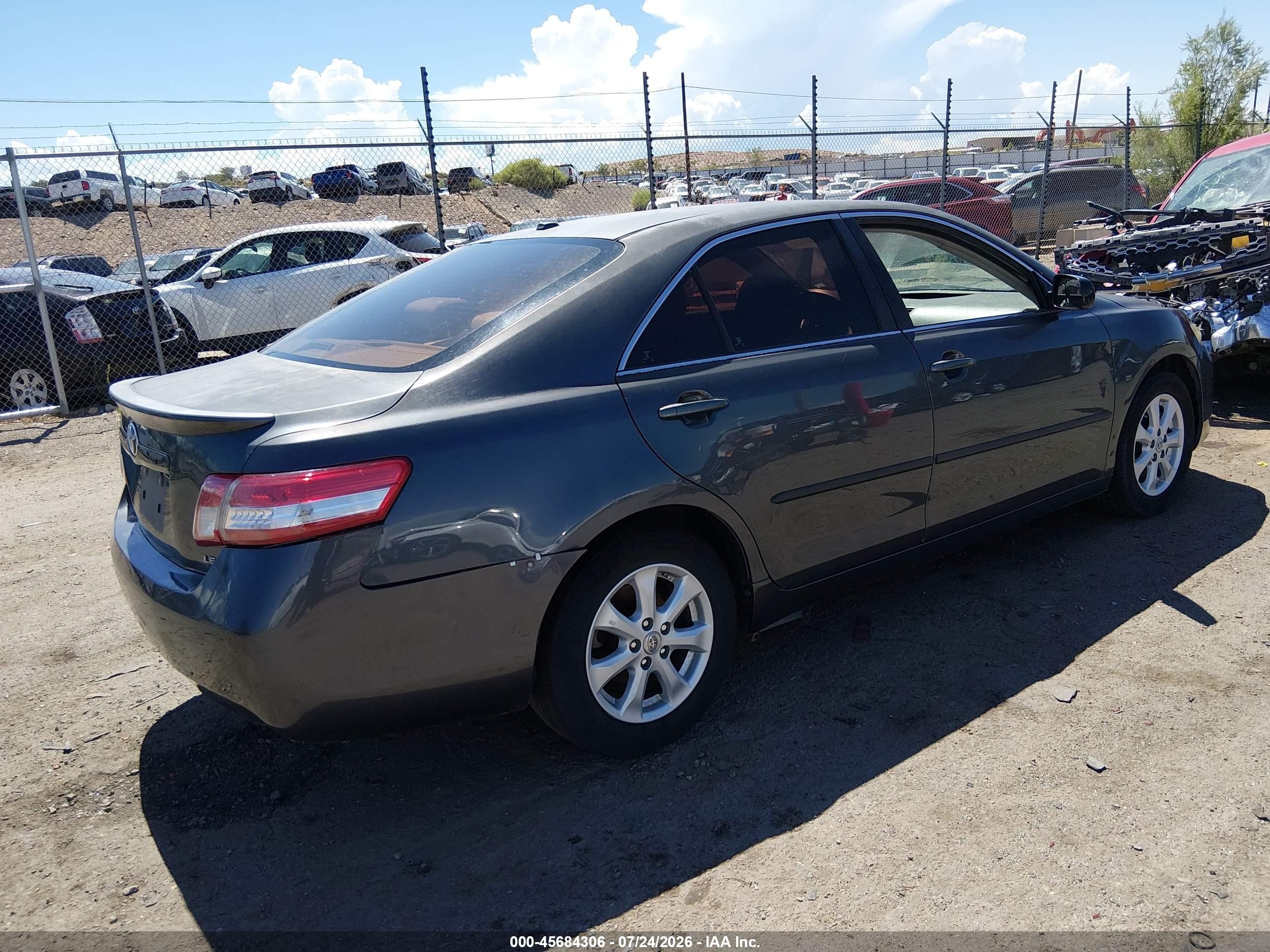 2011 Toyota Camry Le Gray vin: 4T1BF3EKXBU203973