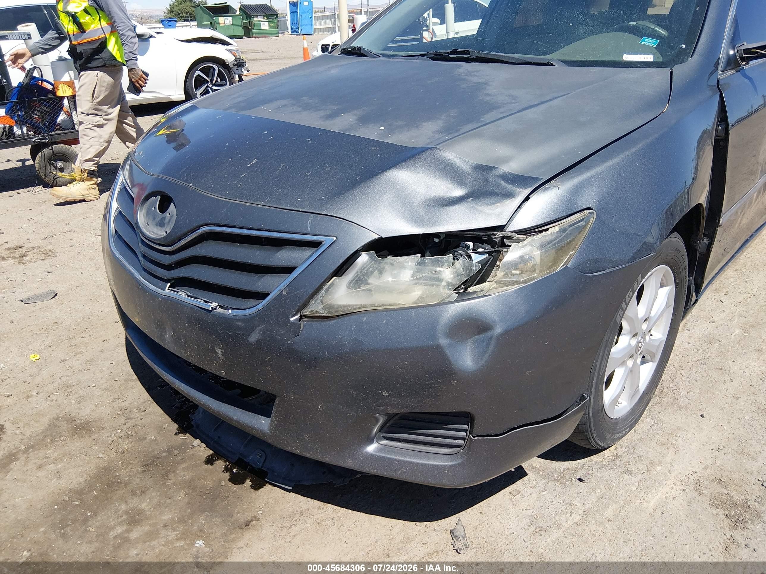 2011 Toyota Camry Le Gray vin: 4T1BF3EKXBU203973