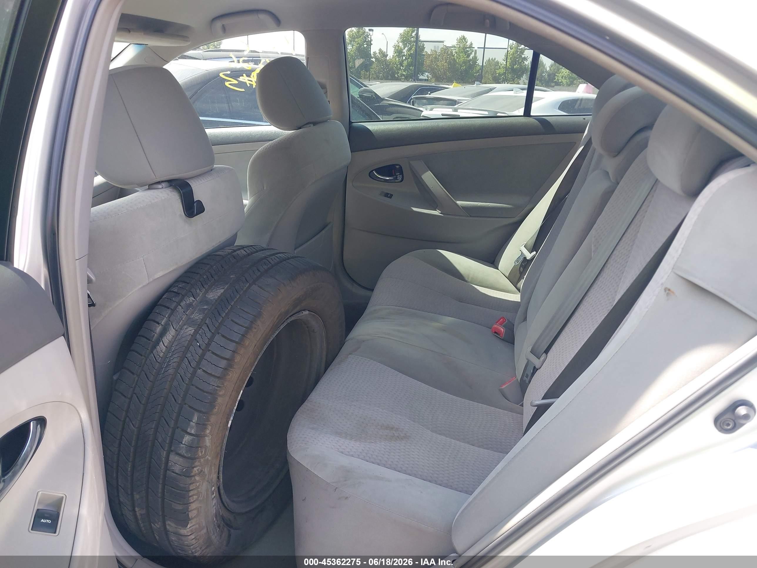 2011 Toyota Camry Le Silver vin: 4T1BF3EKXBU209899