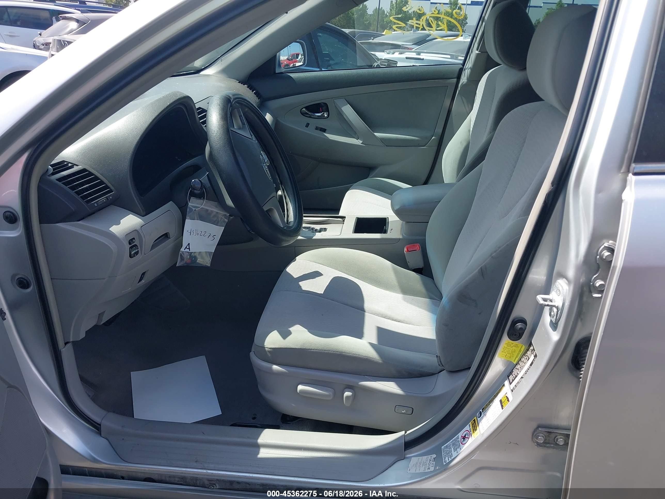2011 Toyota Camry Le Silver vin: 4T1BF3EKXBU209899