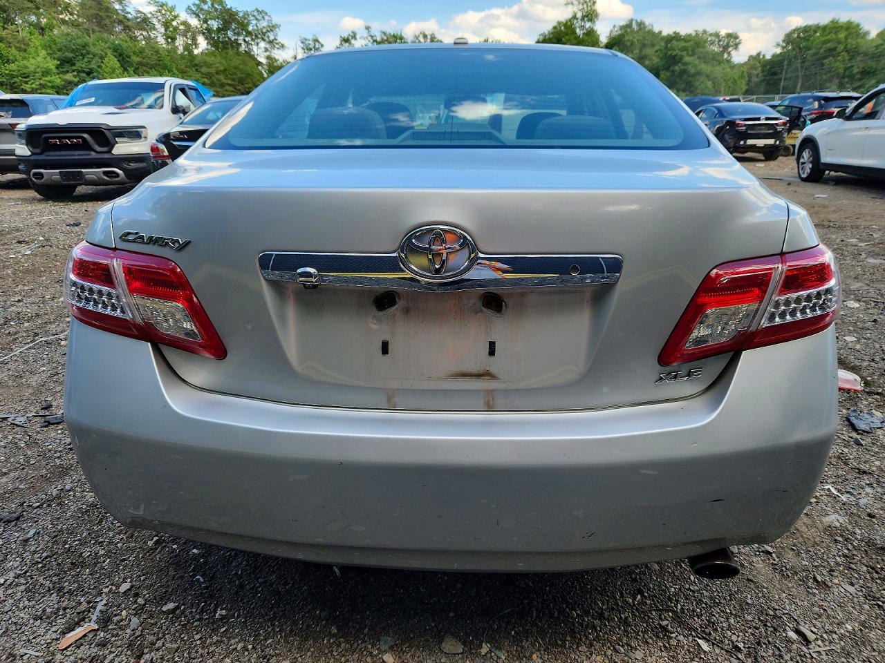 2011 Toyota Camry Xle Silver vin: 4T1BF3EKXBU225214