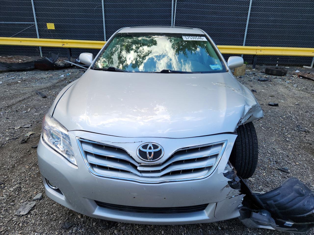 2011 Toyota Camry Xle Silver vin: 4T1BF3EKXBU225214