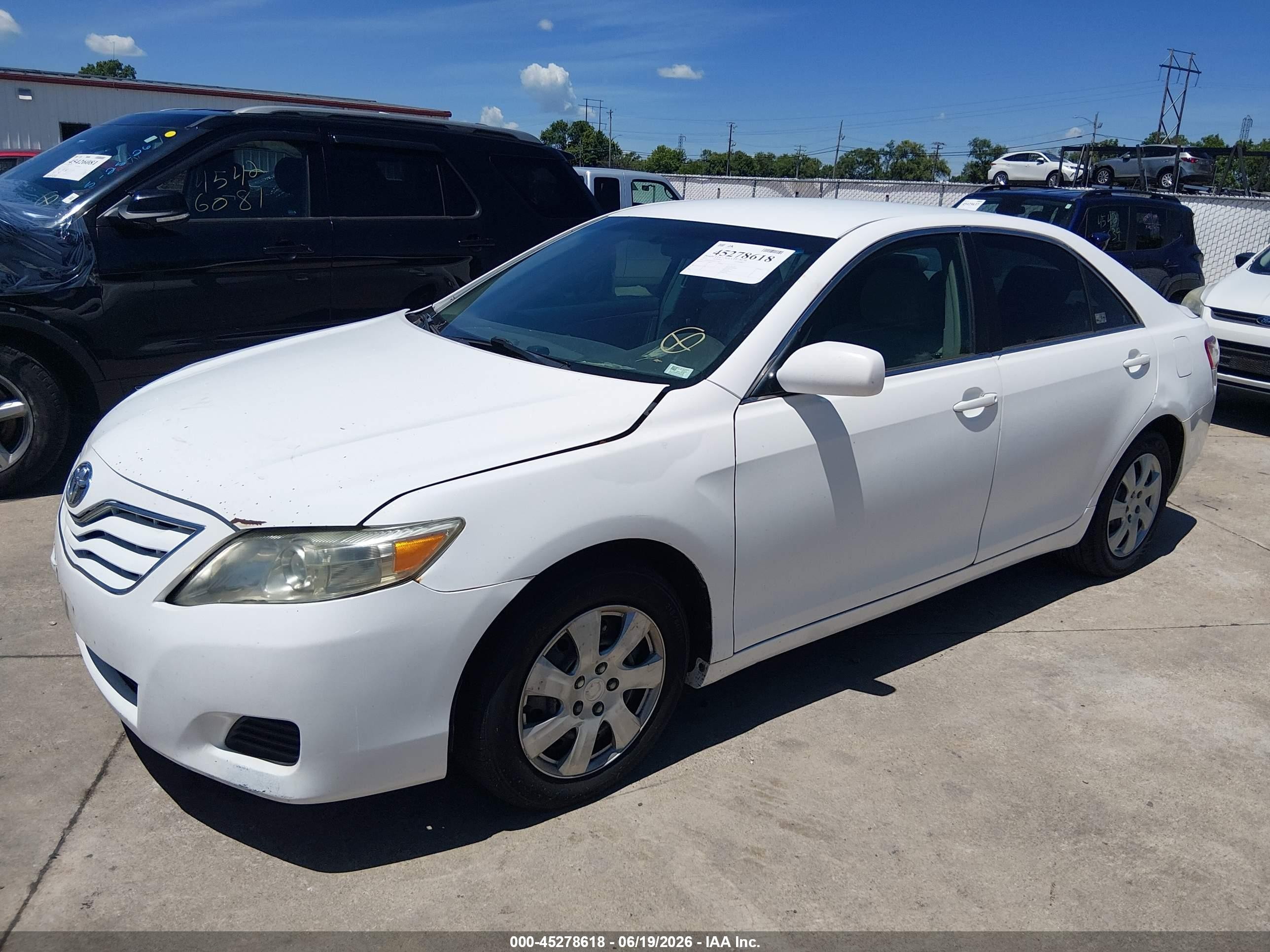 2011 Toyota Camry Le White vin: 4T1BF3EKXBU611826