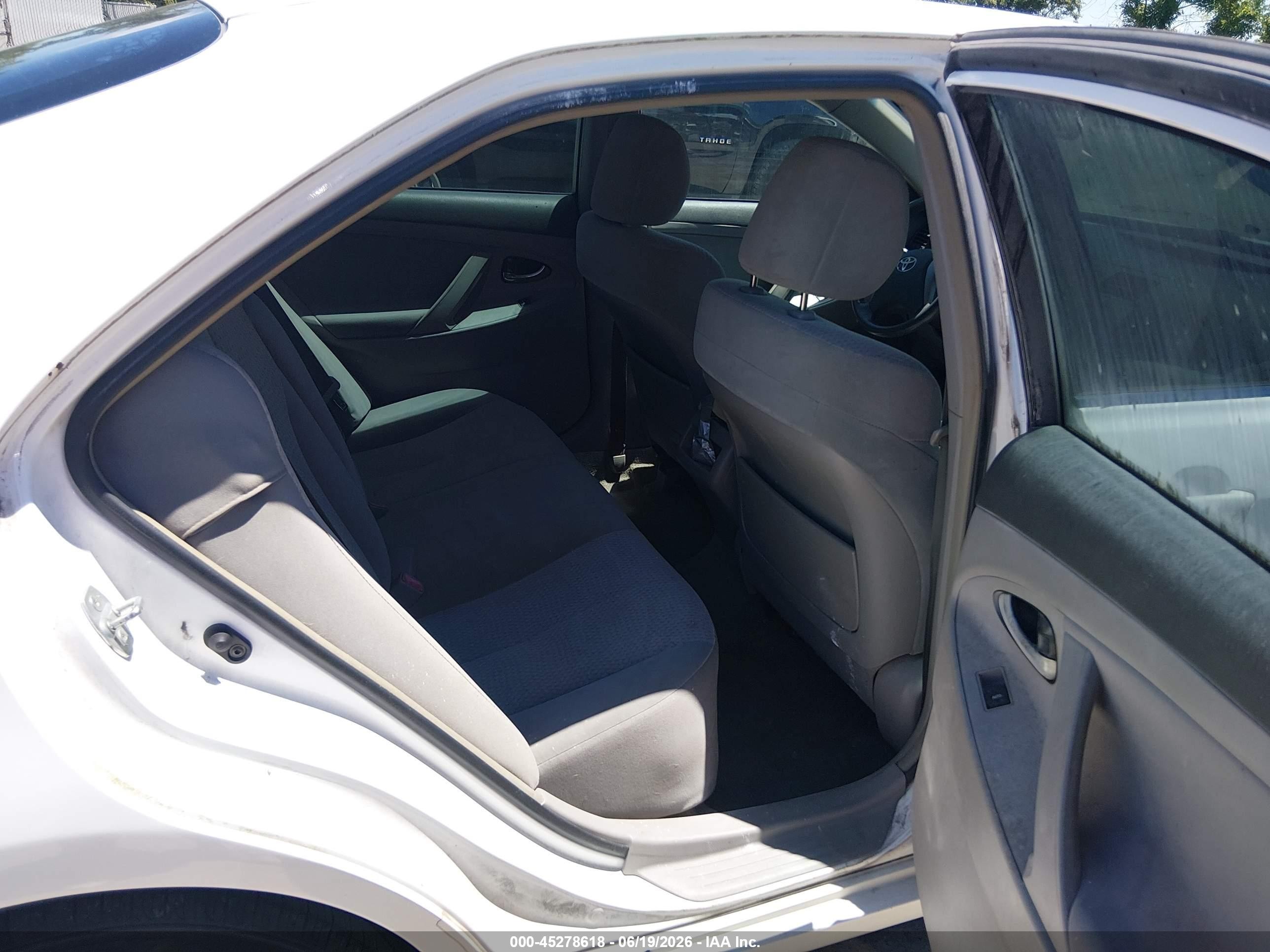 2011 Toyota Camry Le White vin: 4T1BF3EKXBU611826
