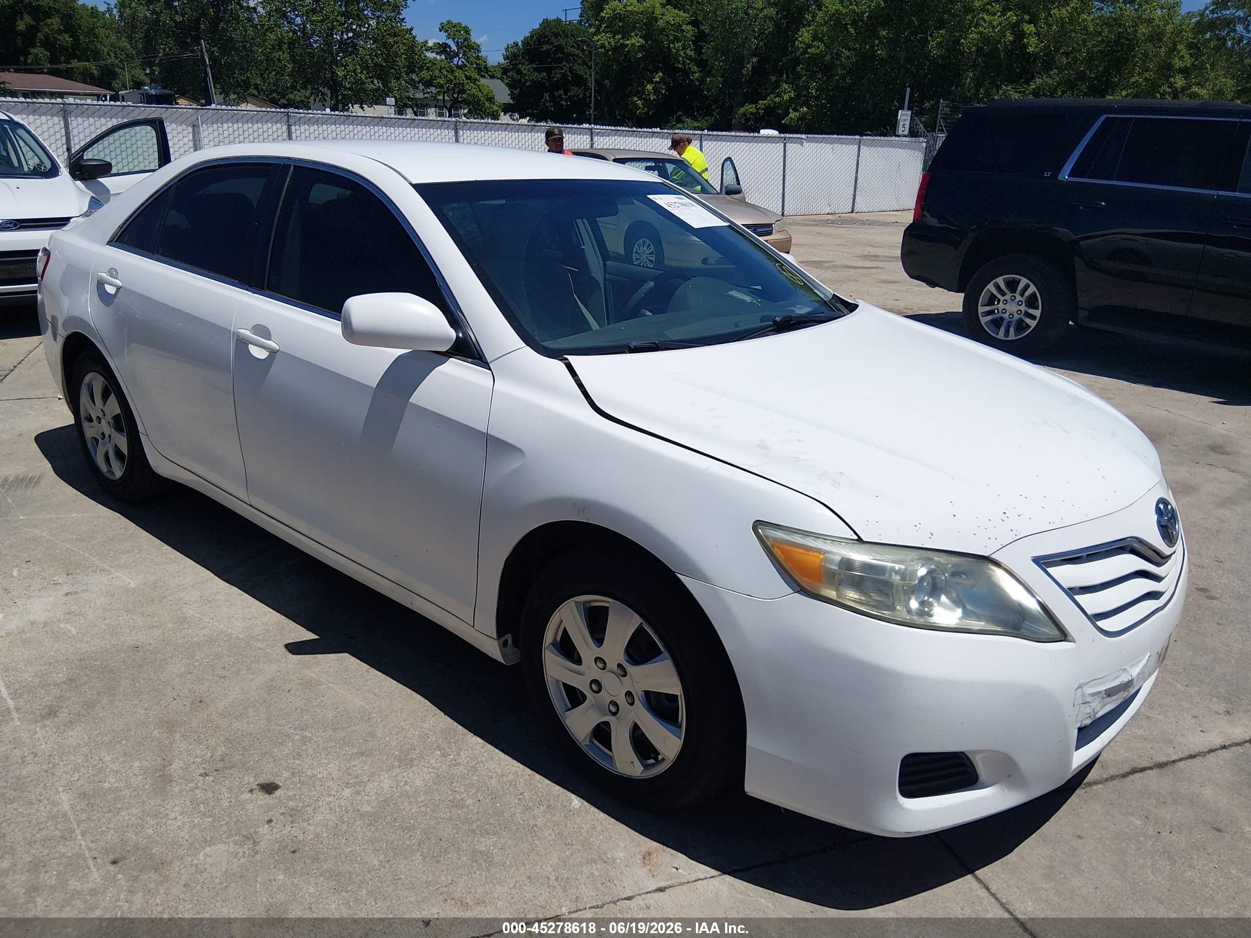 2011 Toyota Camry Le White vin: 4T1BF3EKXBU611826