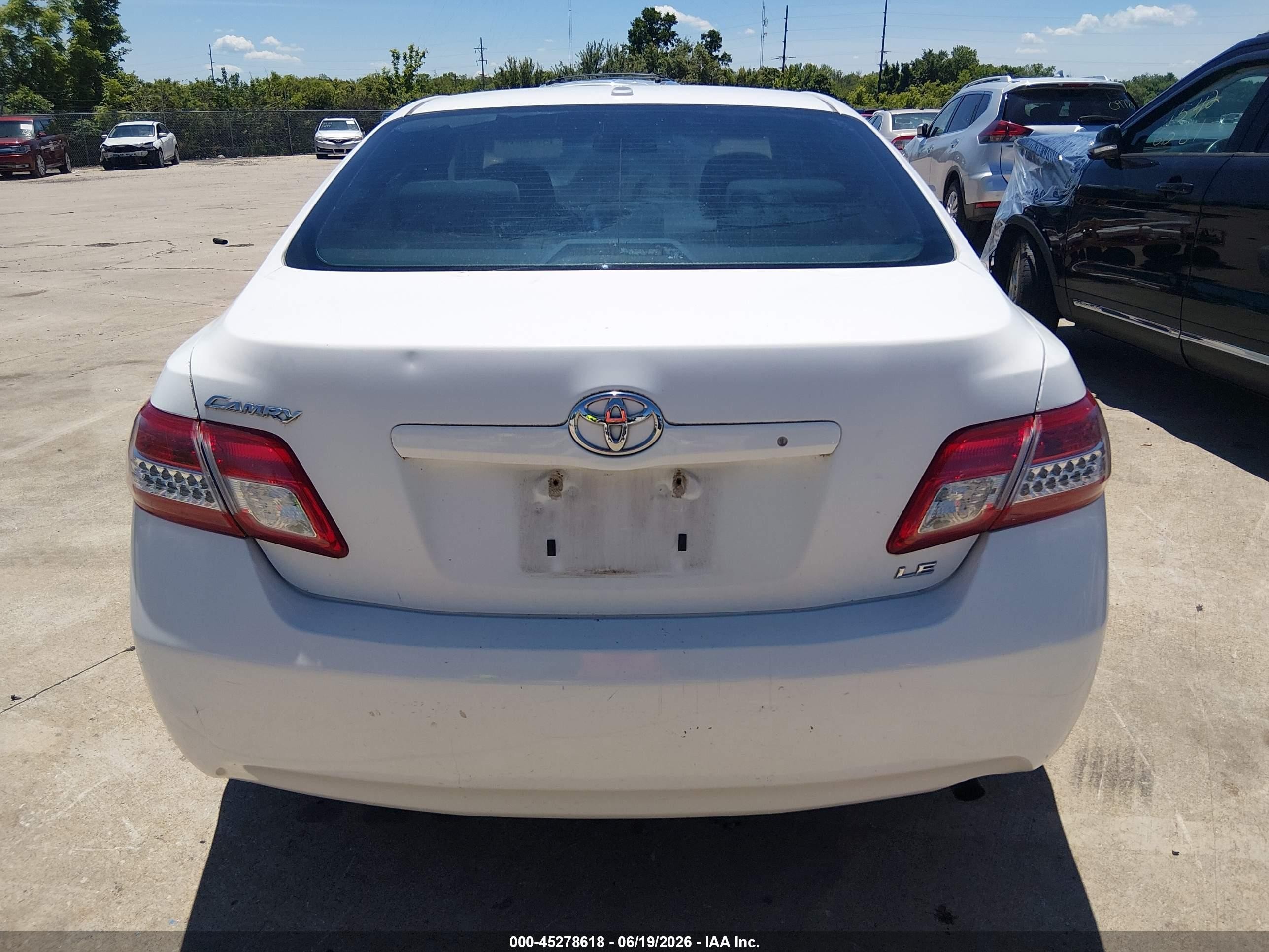 2011 Toyota Camry Le White vin: 4T1BF3EKXBU611826