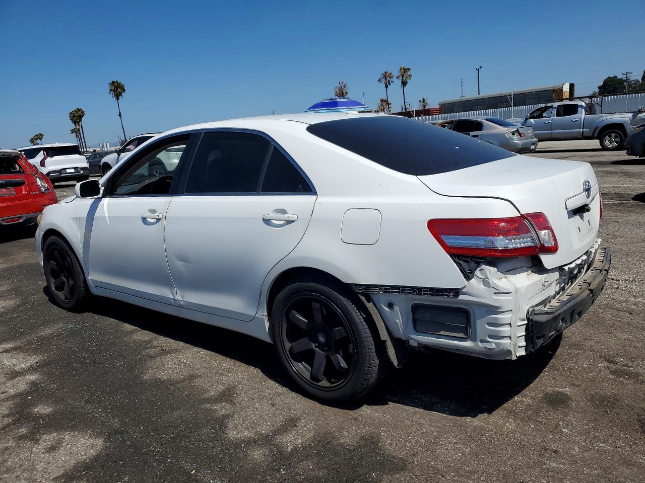 2011 Toyota Camry Base White vin: 4T1BF3EKXBU613091