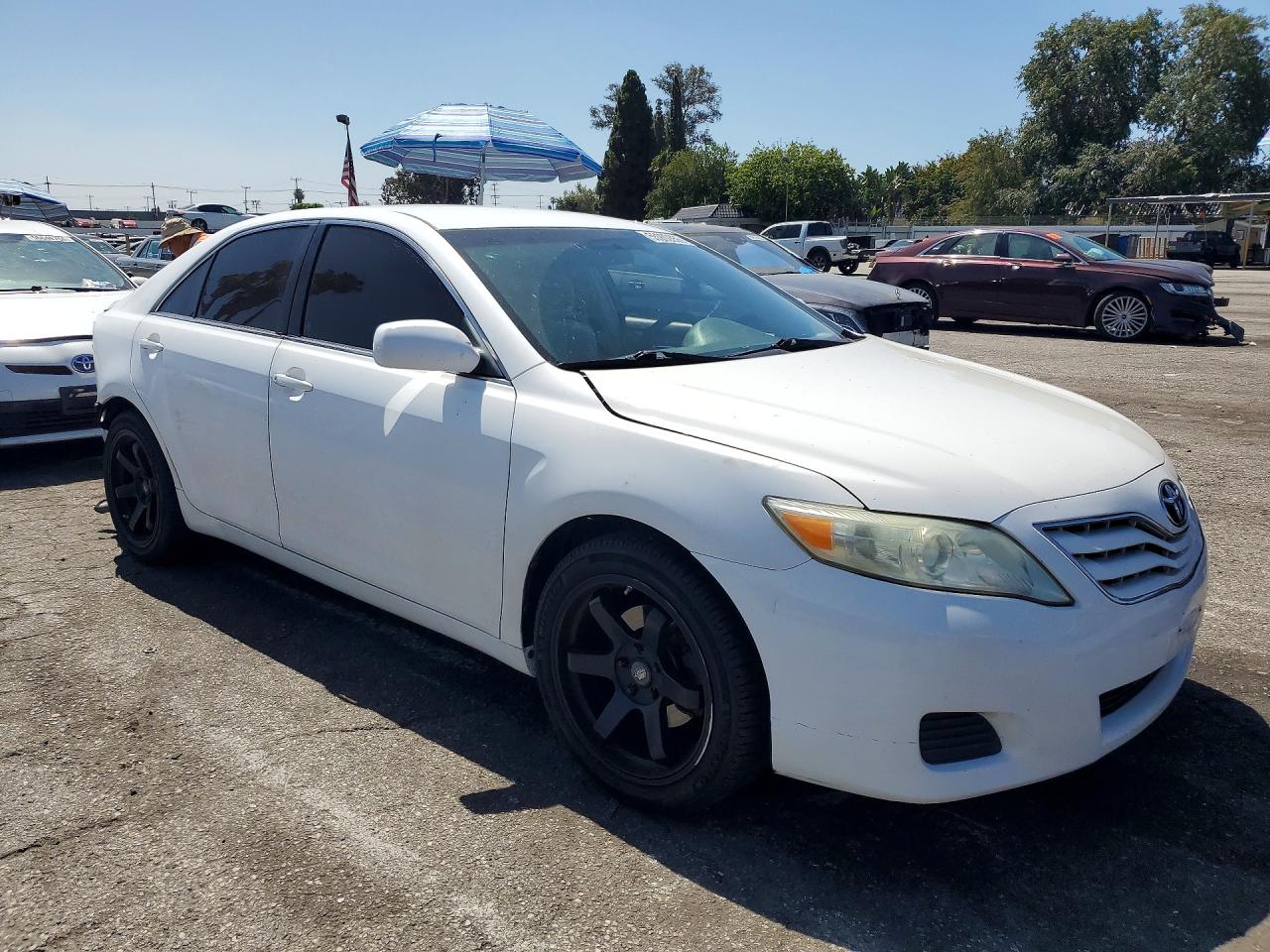 2011 Toyota Camry Base White vin: 4T1BF3EKXBU613091