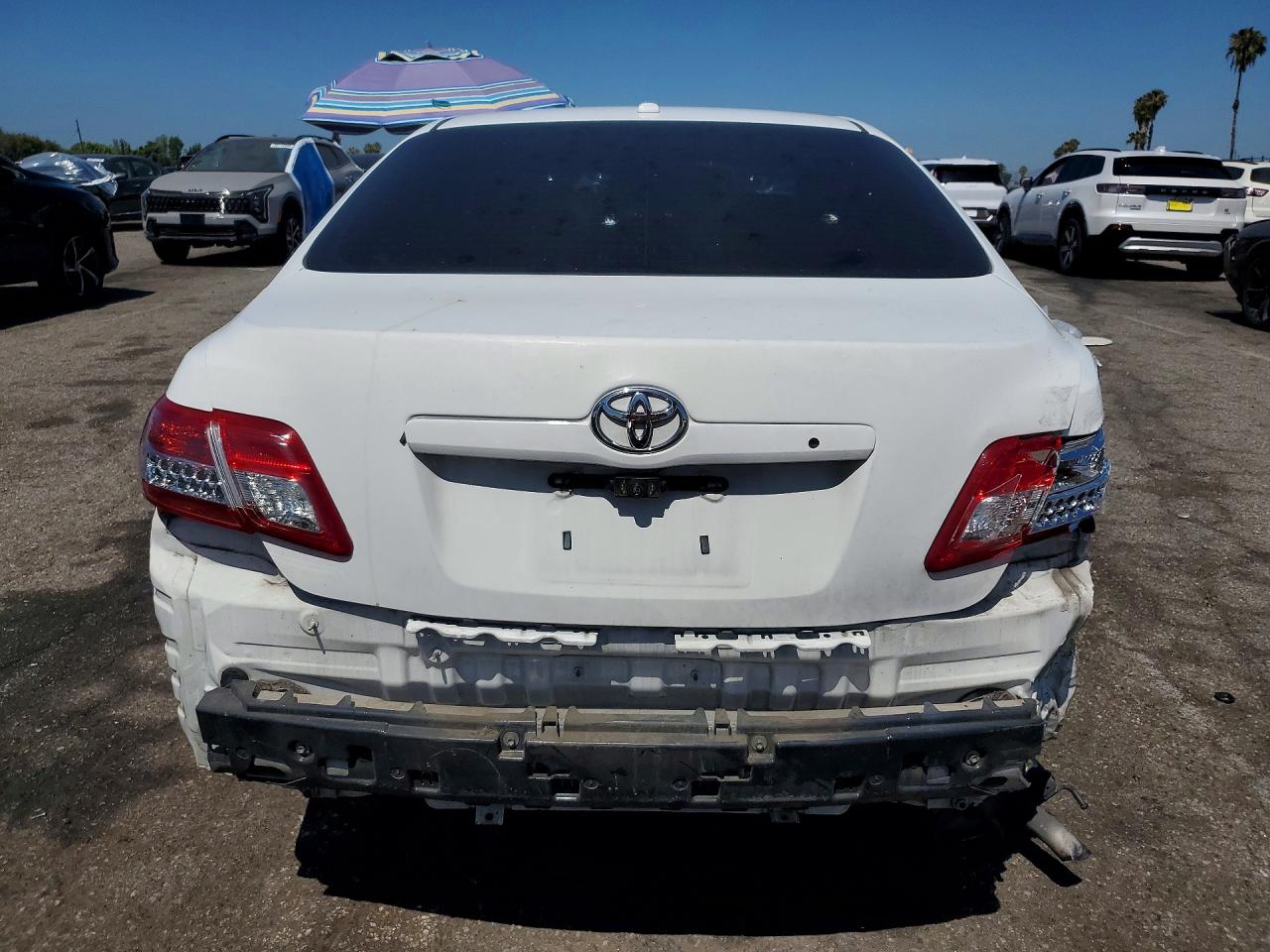2011 Toyota Camry Base White vin: 4T1BF3EKXBU613091