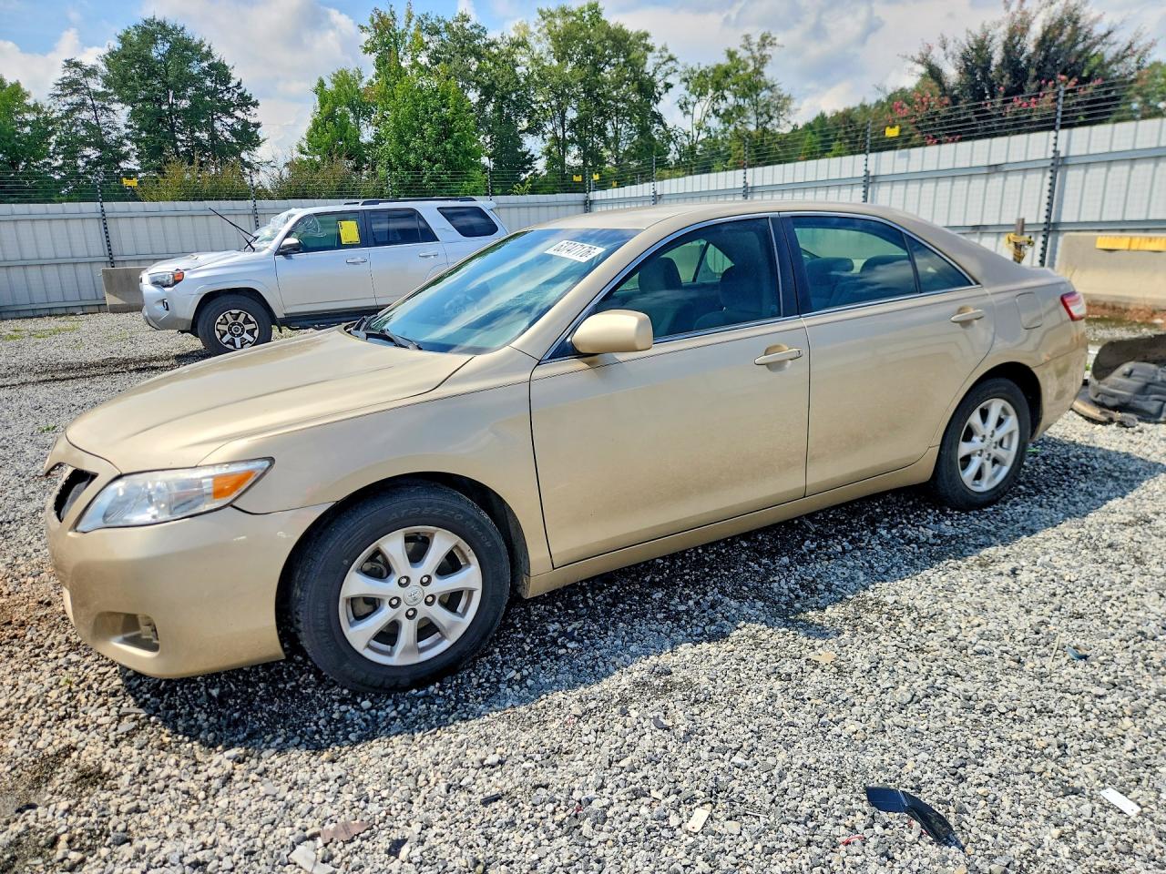 2011 Toyota Camry Le Gold vin: 4T1BF3EKXBU622700