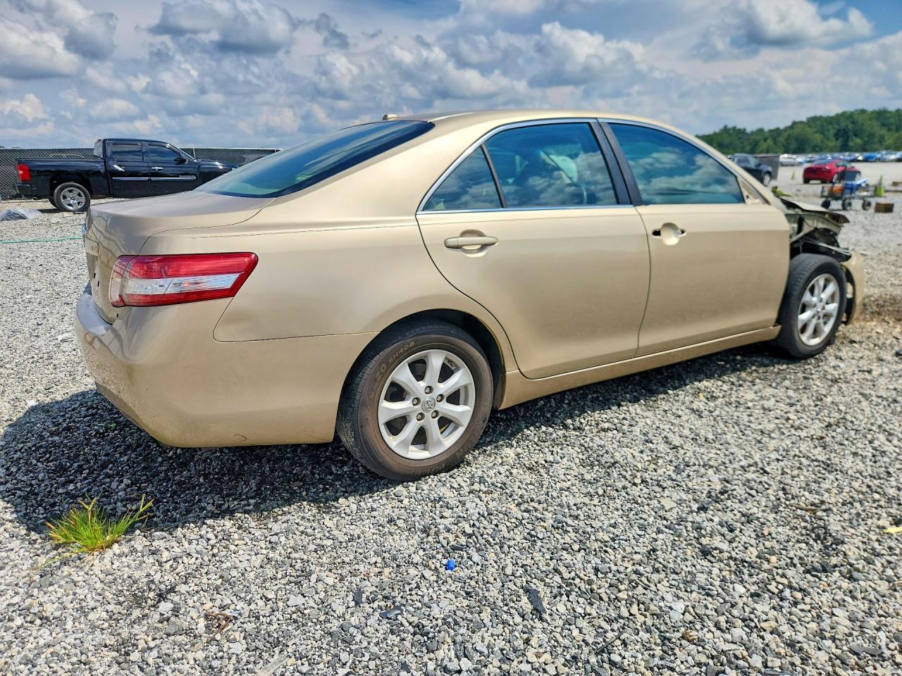 2011 Toyota Camry Le Gold vin: 4T1BF3EKXBU622700