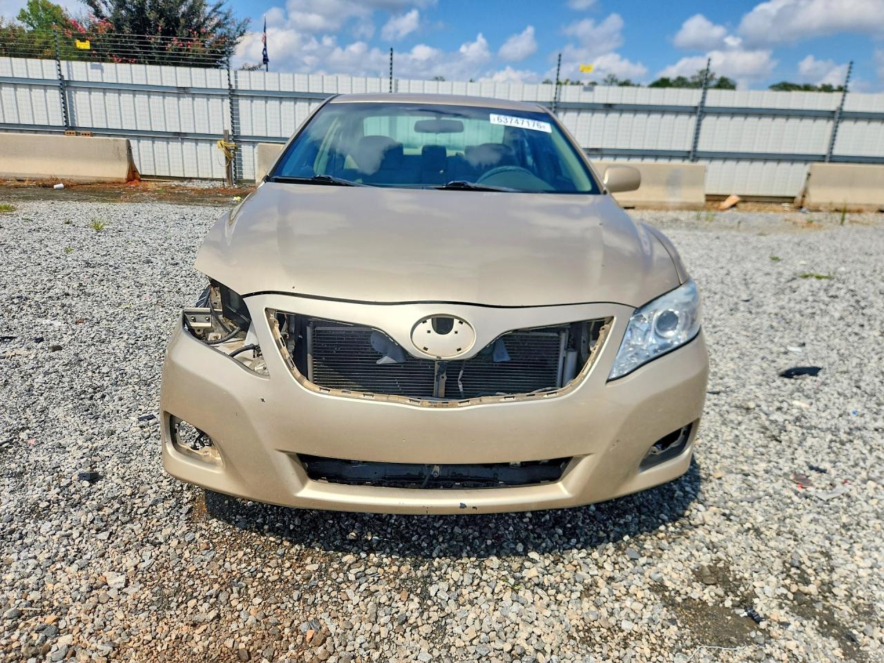 2011 Toyota Camry Le Gold vin: 4T1BF3EKXBU622700