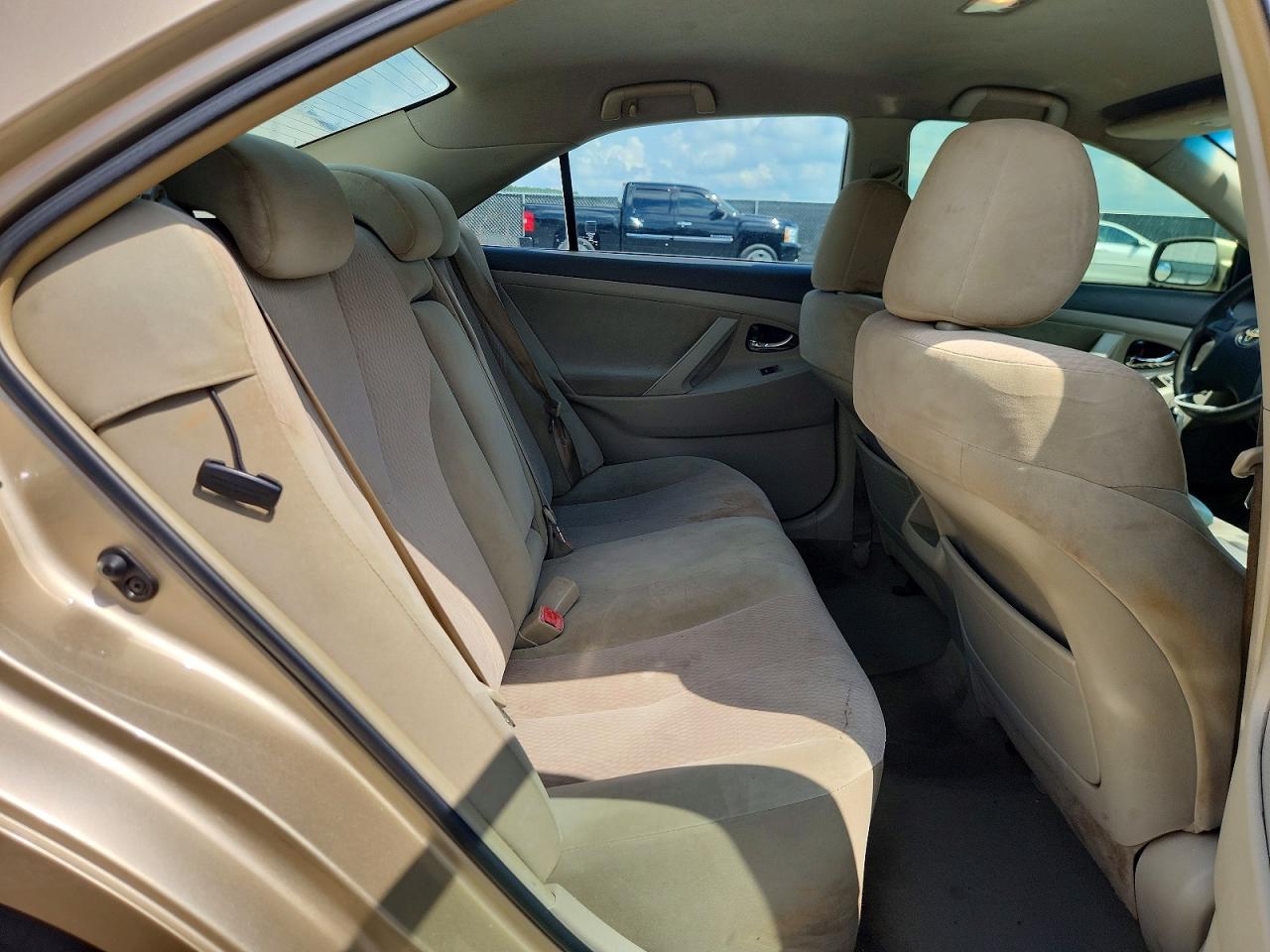 2011 Toyota Camry Le Gold vin: 4T1BF3EKXBU622700