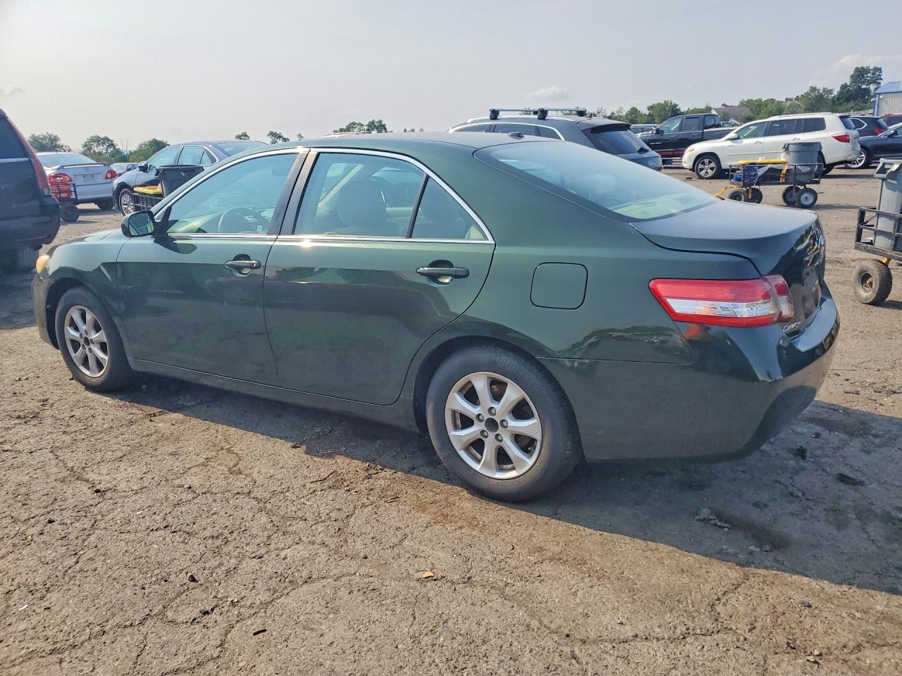 2011 Toyota Camry Le Green vin: 4T1BF3EKXBU625659