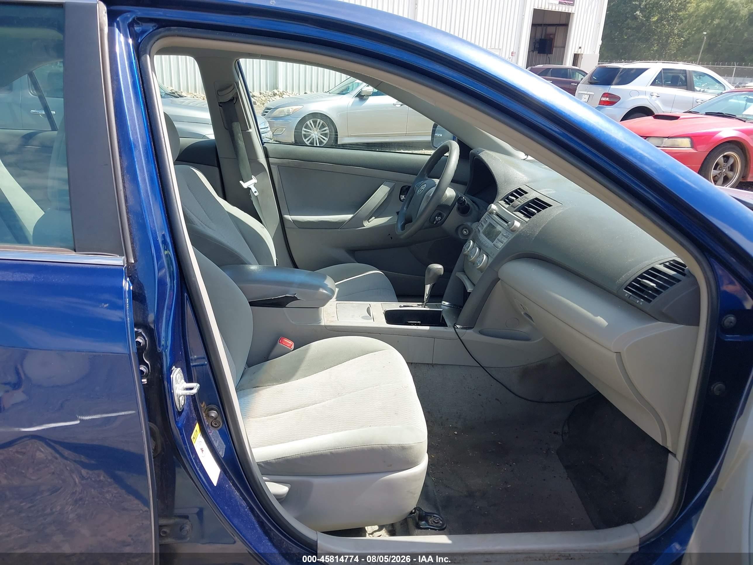 2011 Toyota Camry Le Blue vin: 4T1BF3EKXBU630666